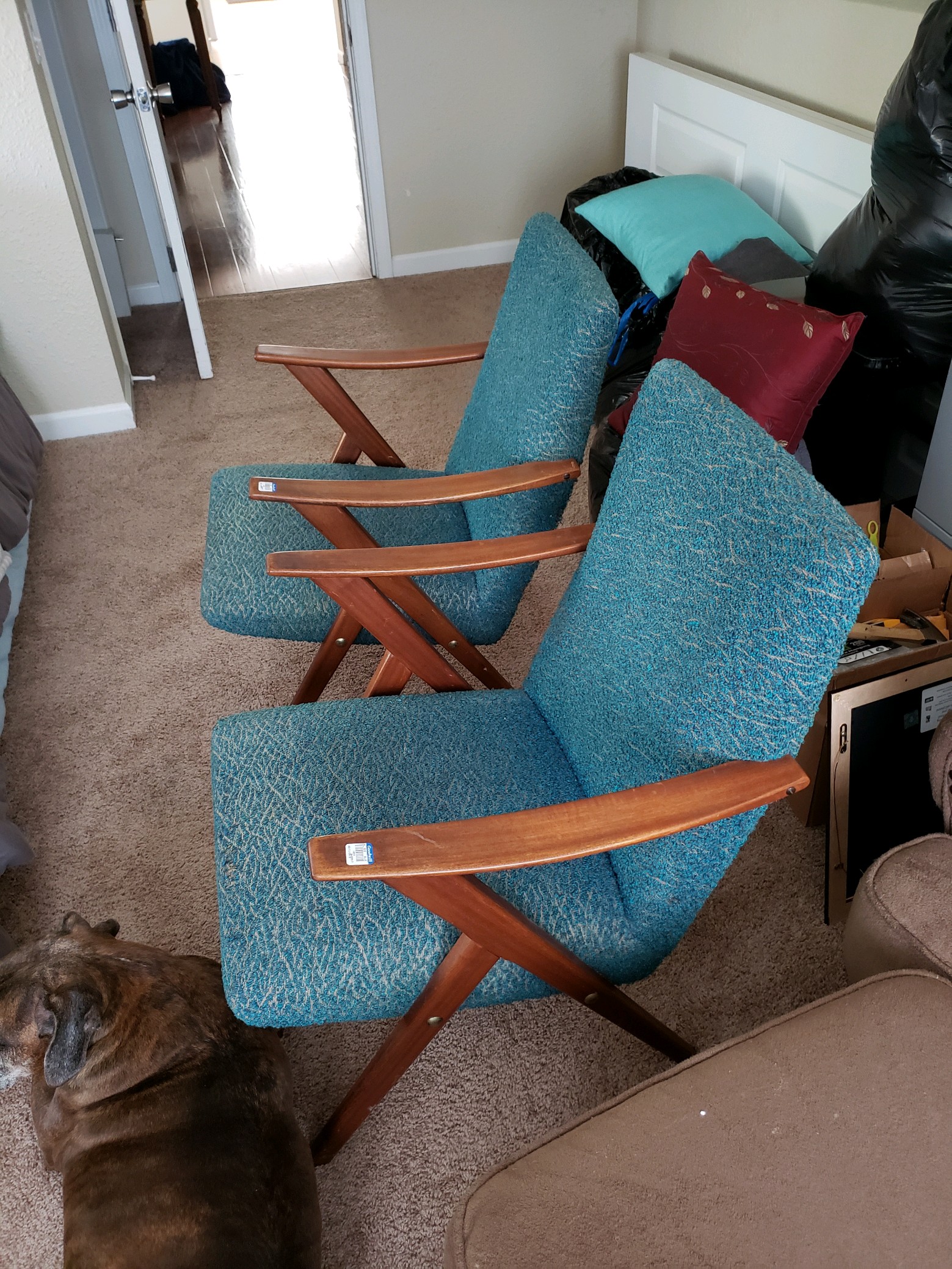 Can anyone help me identify these chairs r/Mid_Century