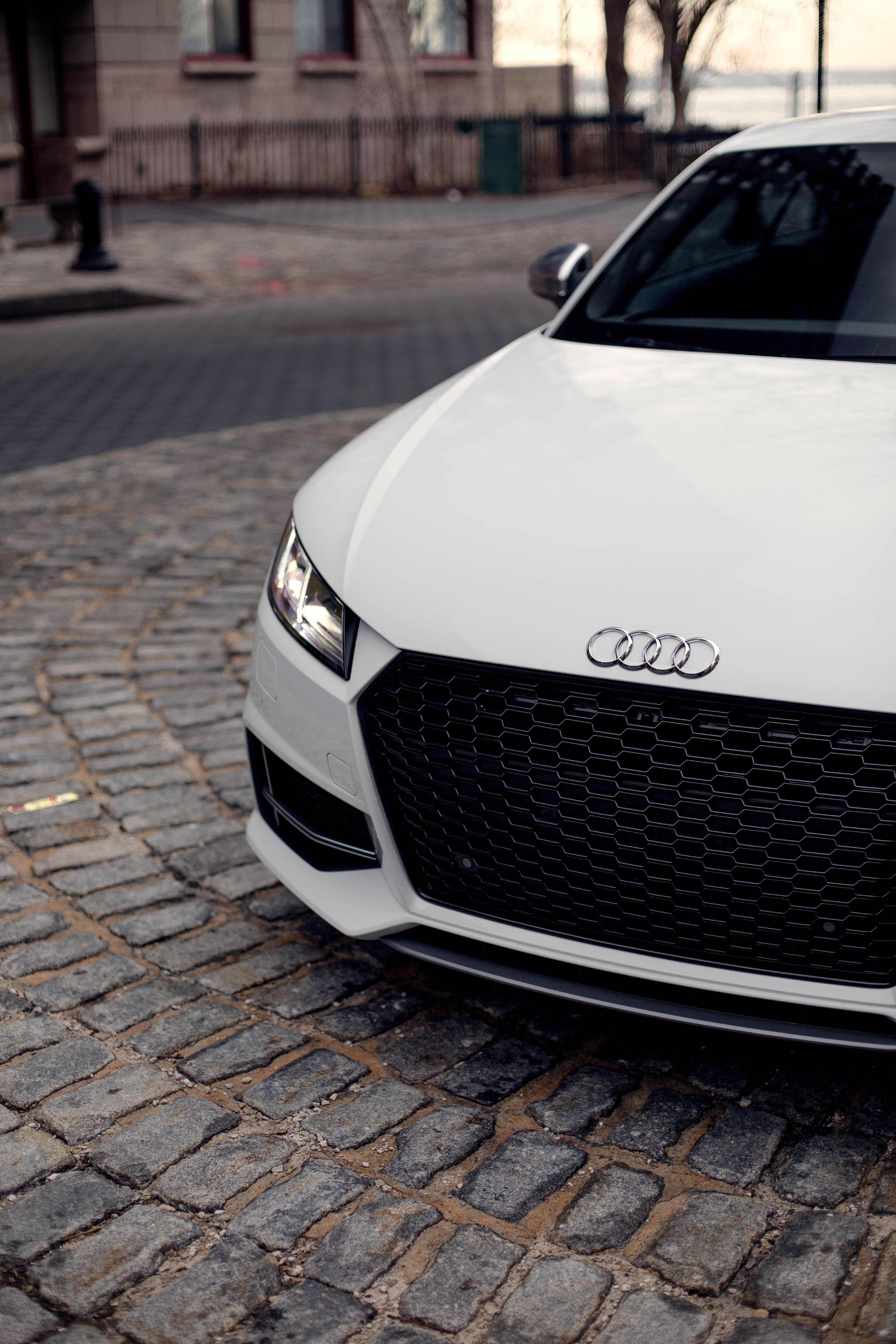 Profile. Audi