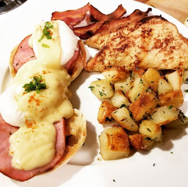 [Homemade] Eggs Benedict, french toast and roasted potatoes r/food