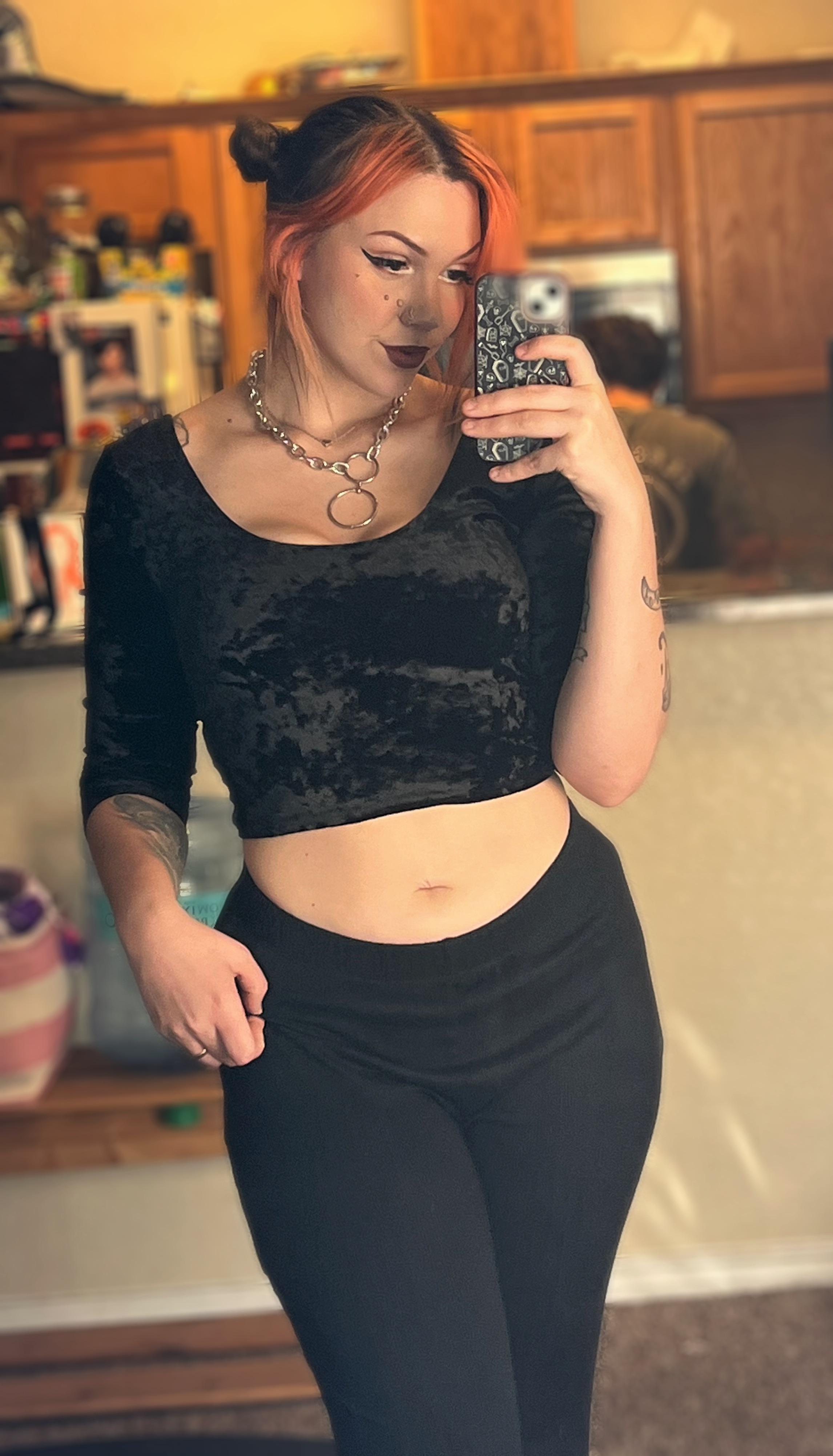 Hope you guys like goth moms here 💀🖤 : selfie
