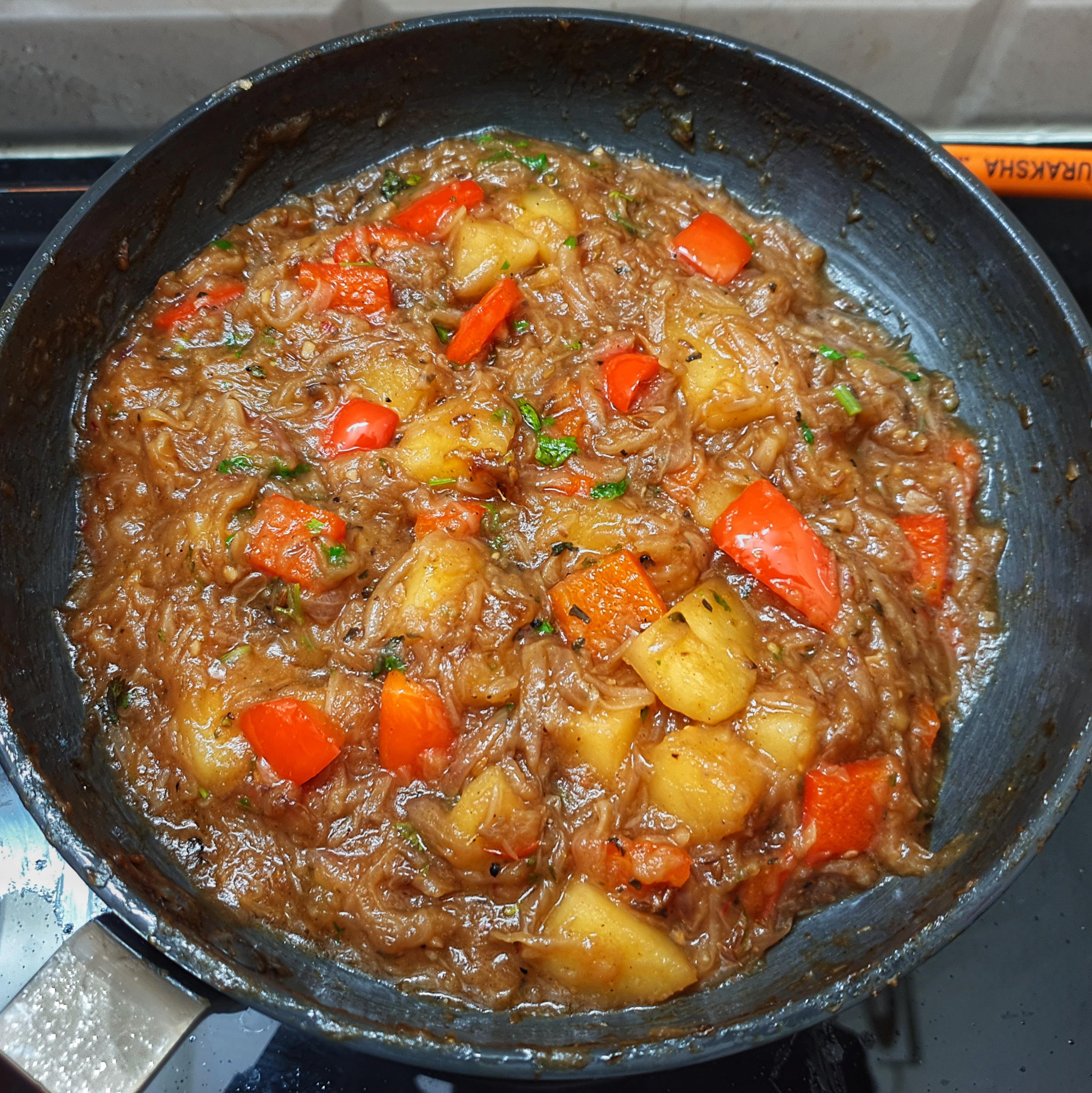 Caramalized onion curry with potatoes and capsicum.. r/veganrecipes