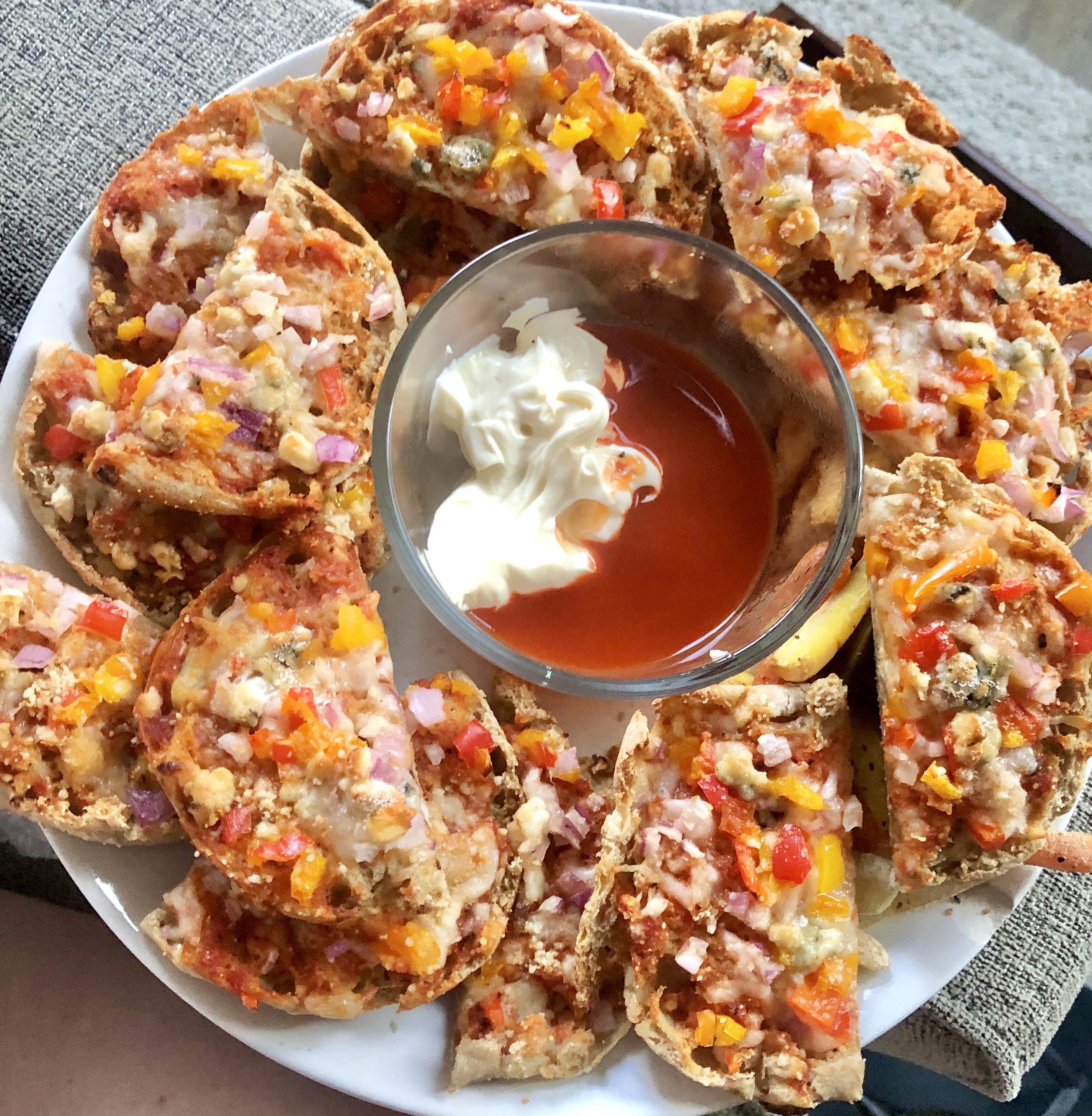 670 calorie pizza bites with mayo/buffalo sauce dip 16 total bites. Recipe in comments