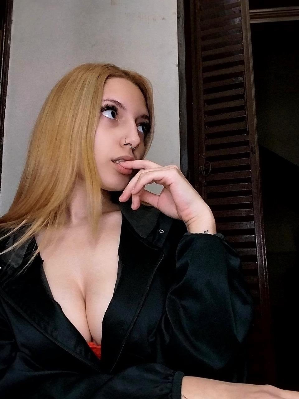 Sexiest selfie🥰 : realsexyselfies