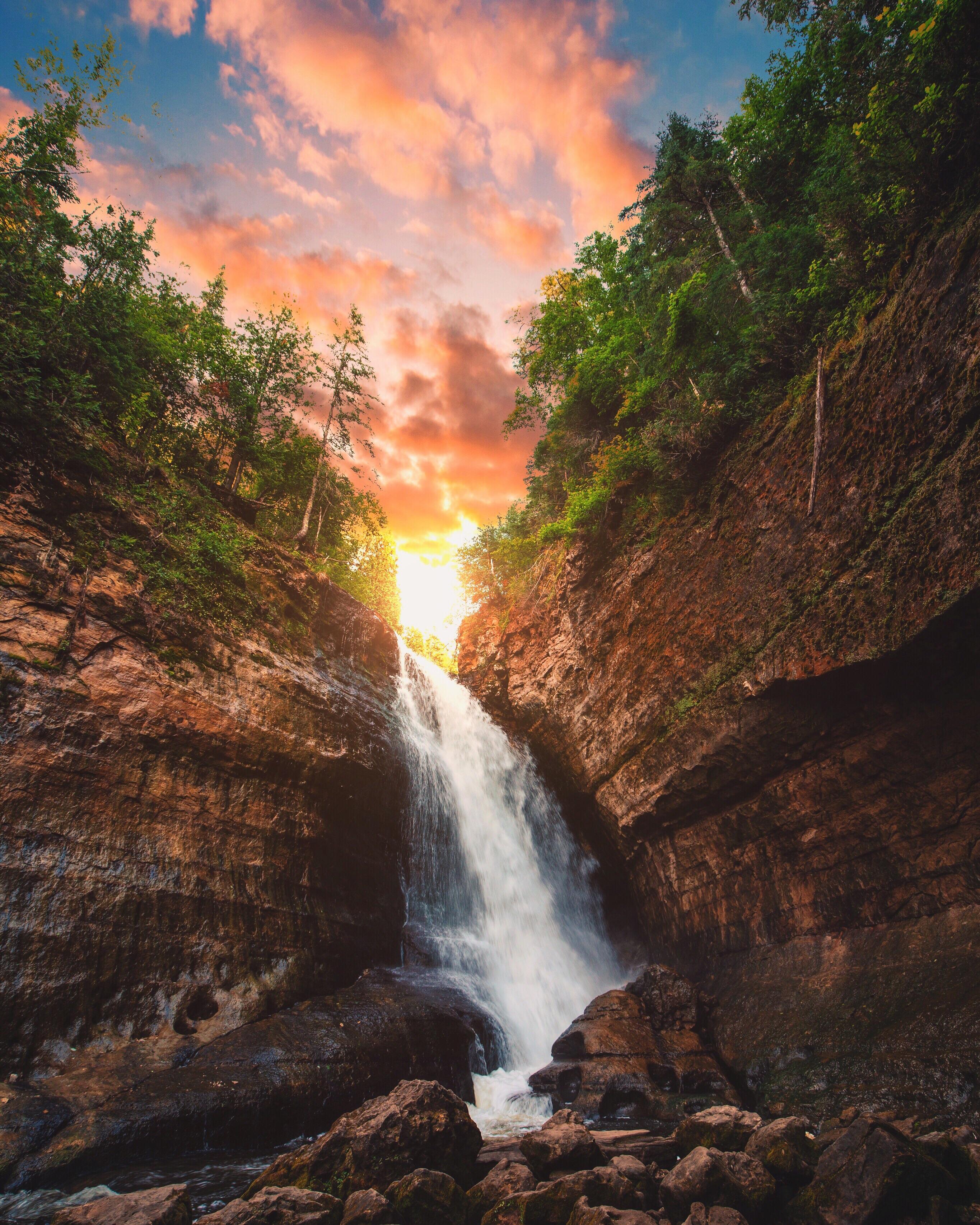 Miner’s Falls sunrise in Pictured Rocks National Lakeshore, MI. [2764×