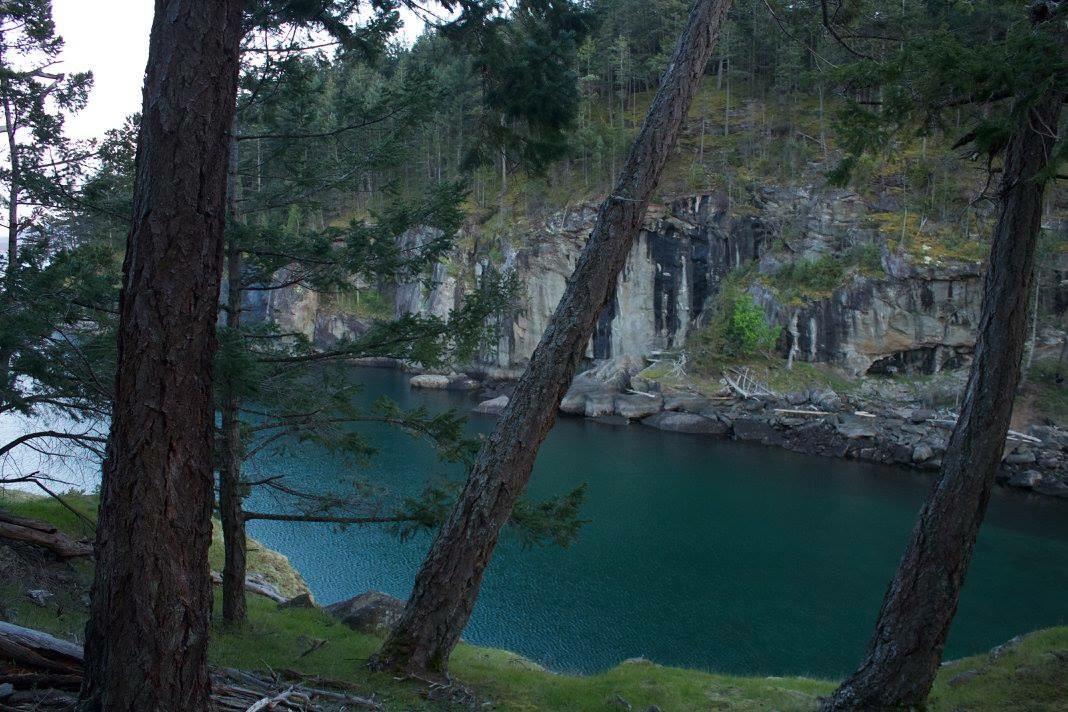 A glimpse of Echo Bay, Saturna Island, BC Canada r/WildernessBackpacking