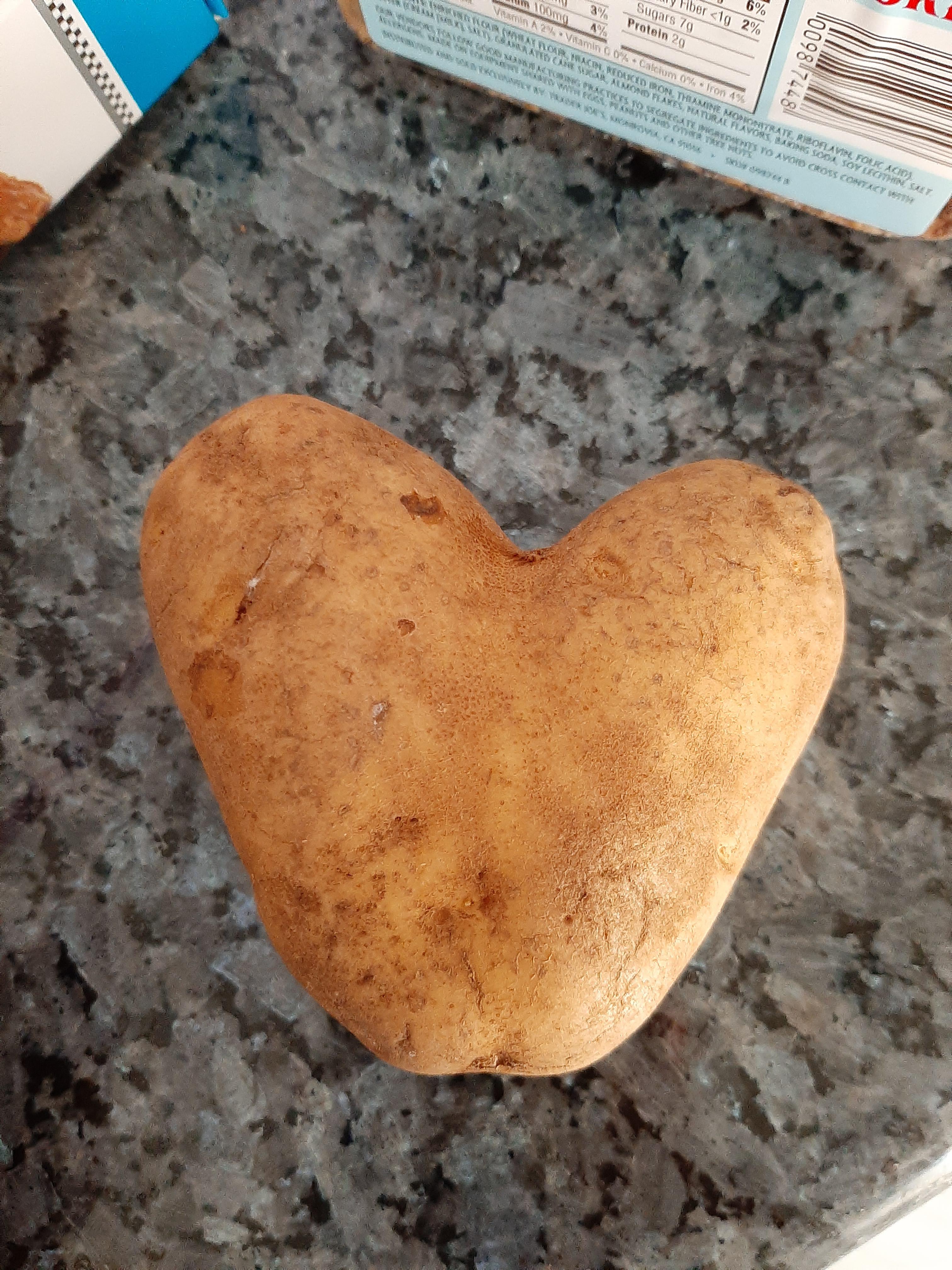 The way this potato is shaped like a heart r/mildlyinteresting