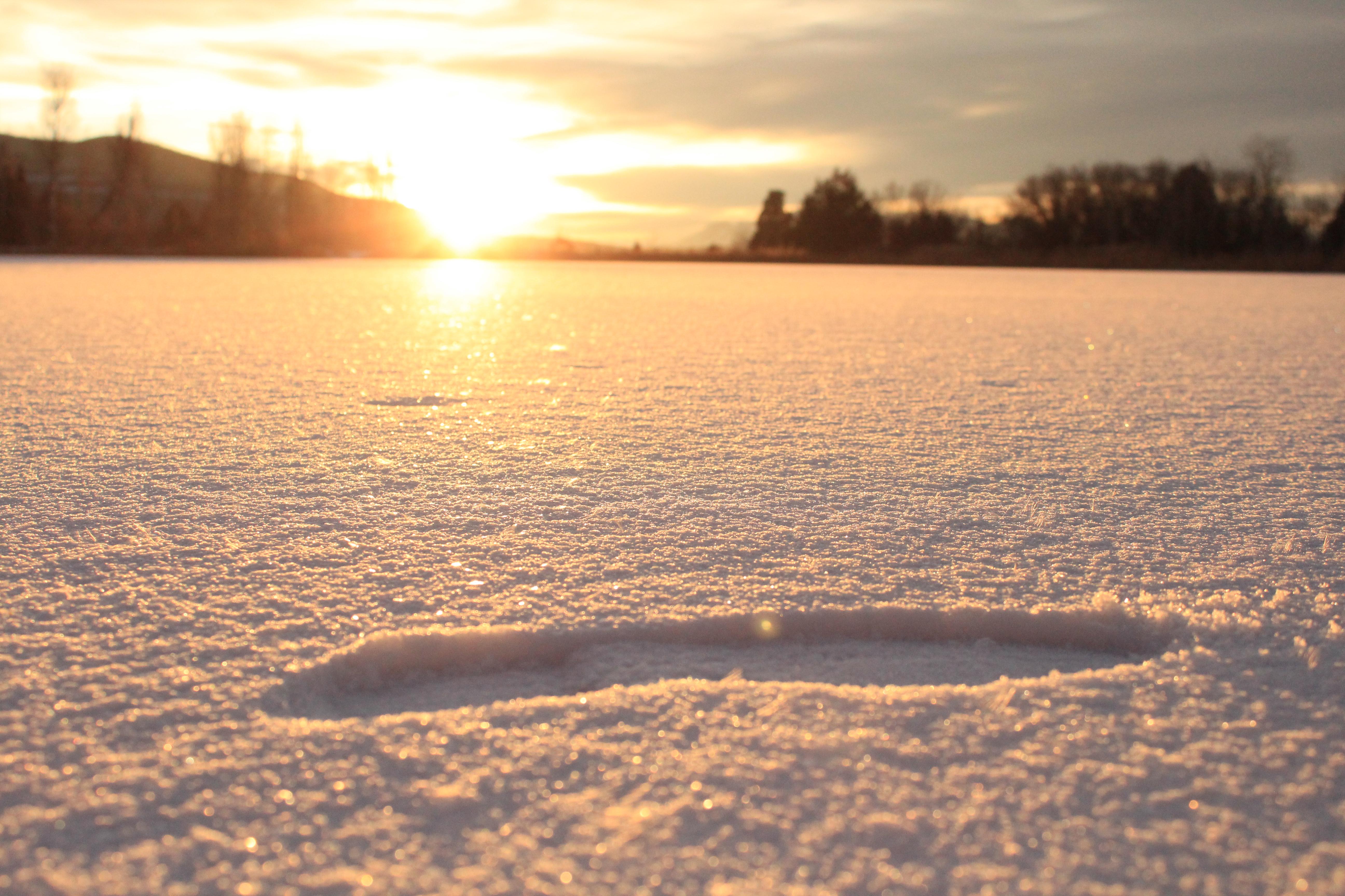 Timberlakes, Utah pond covered in snow [5184x3456] r/EarthPorn