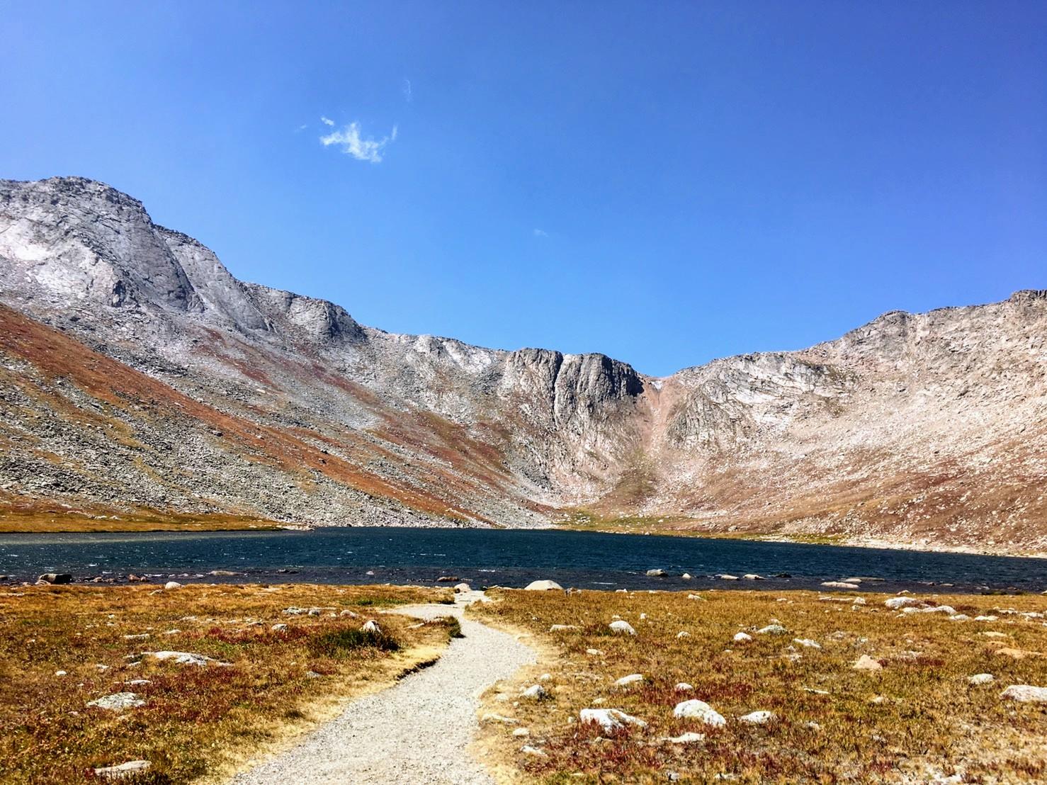 Summit lake on Mount Evans, Denver, Colorado [1400*1100] r/EarthPorn