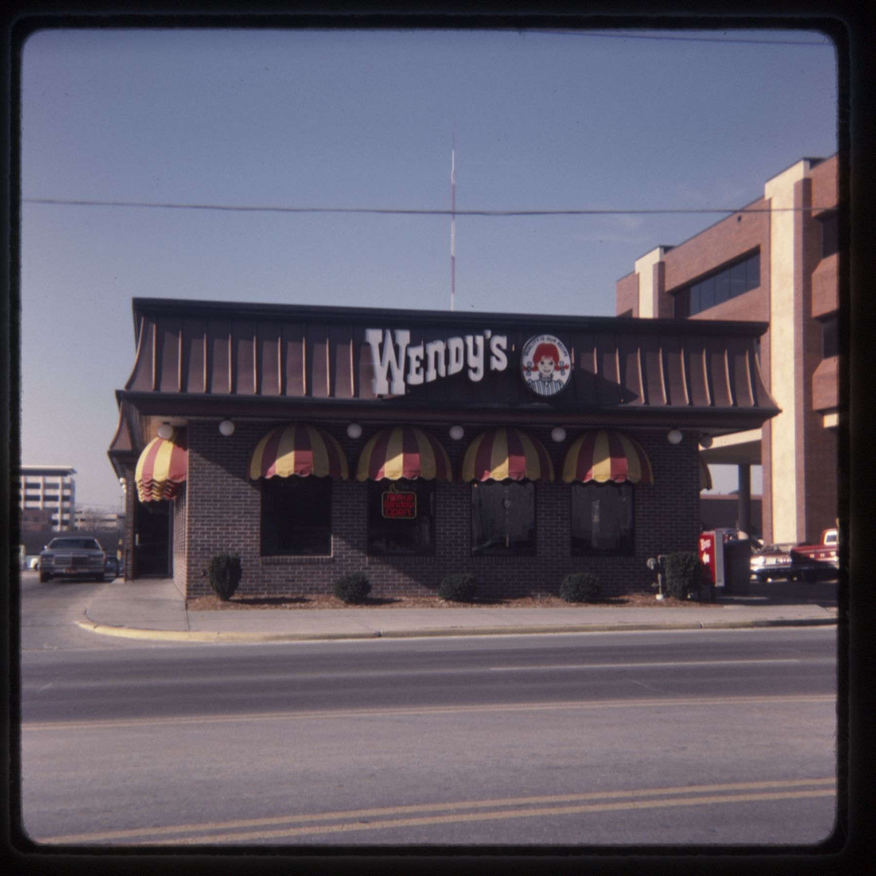 Photograph of a Wendy's at 3118 Main Street (Kansas City), not long after the date it opened in