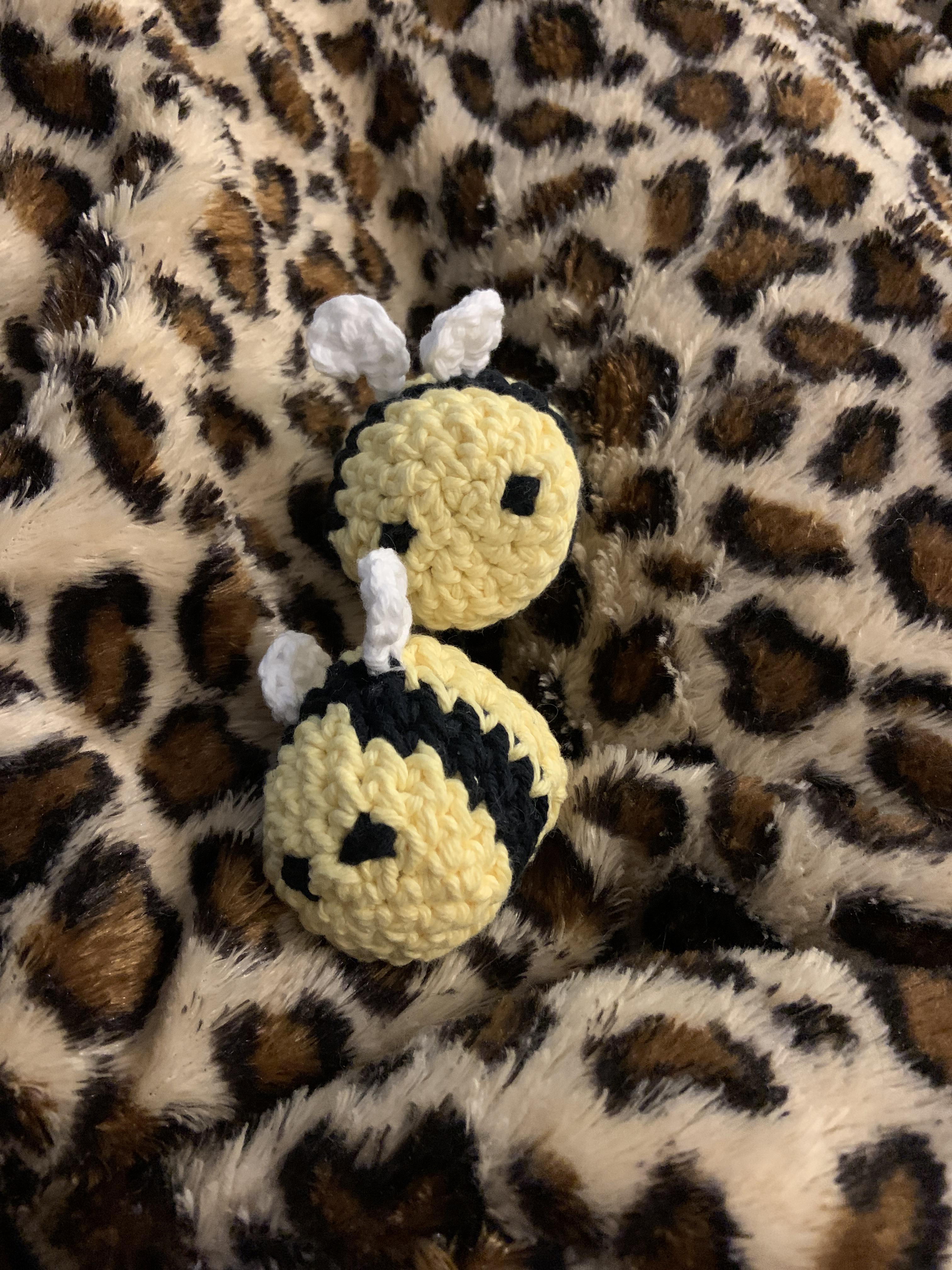 41 Hilarious Baby Shower Bee Puns Punstoppable 🛑