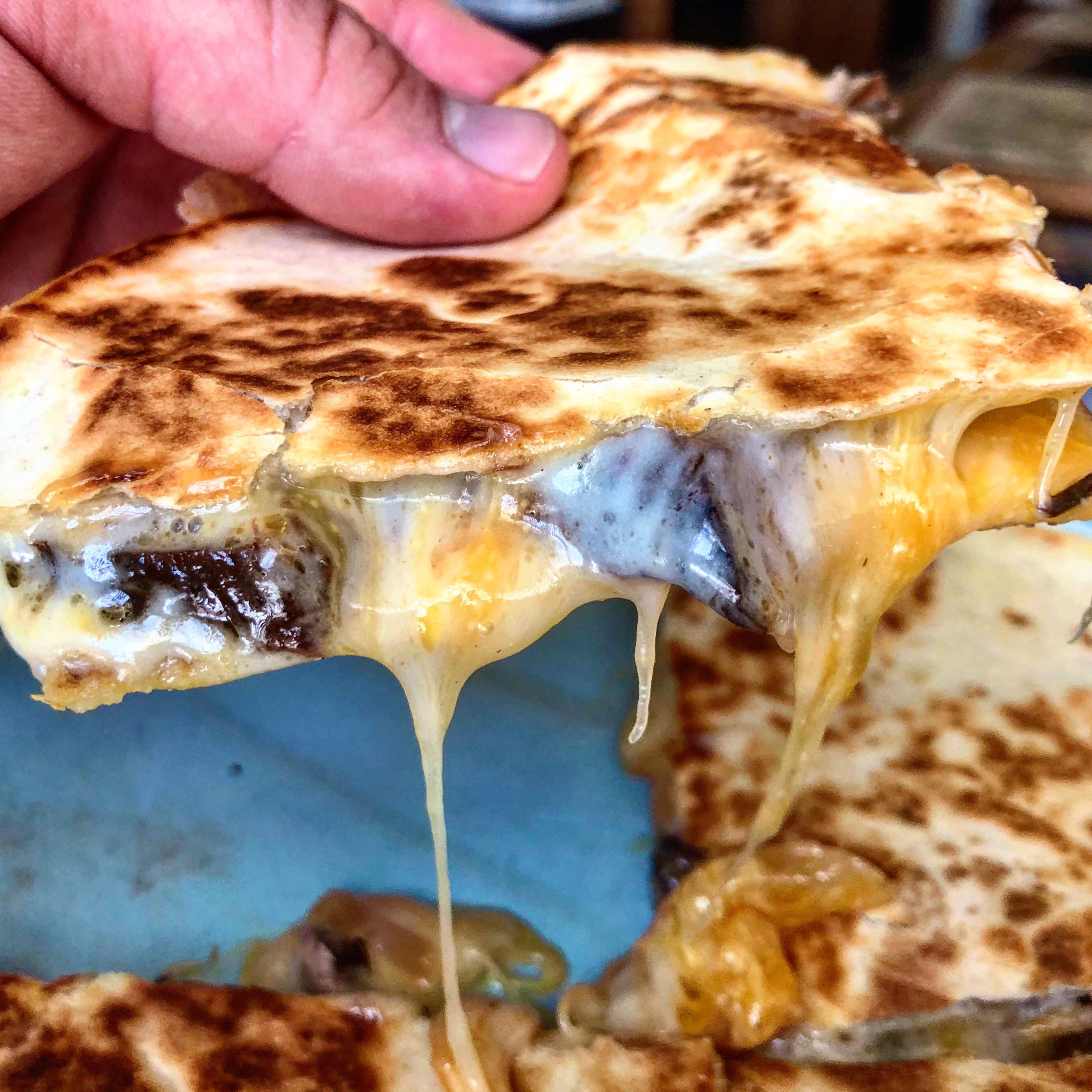 [Homemade] Steak quesadilla with cheddar and Monterey Jack r/FoodPorn