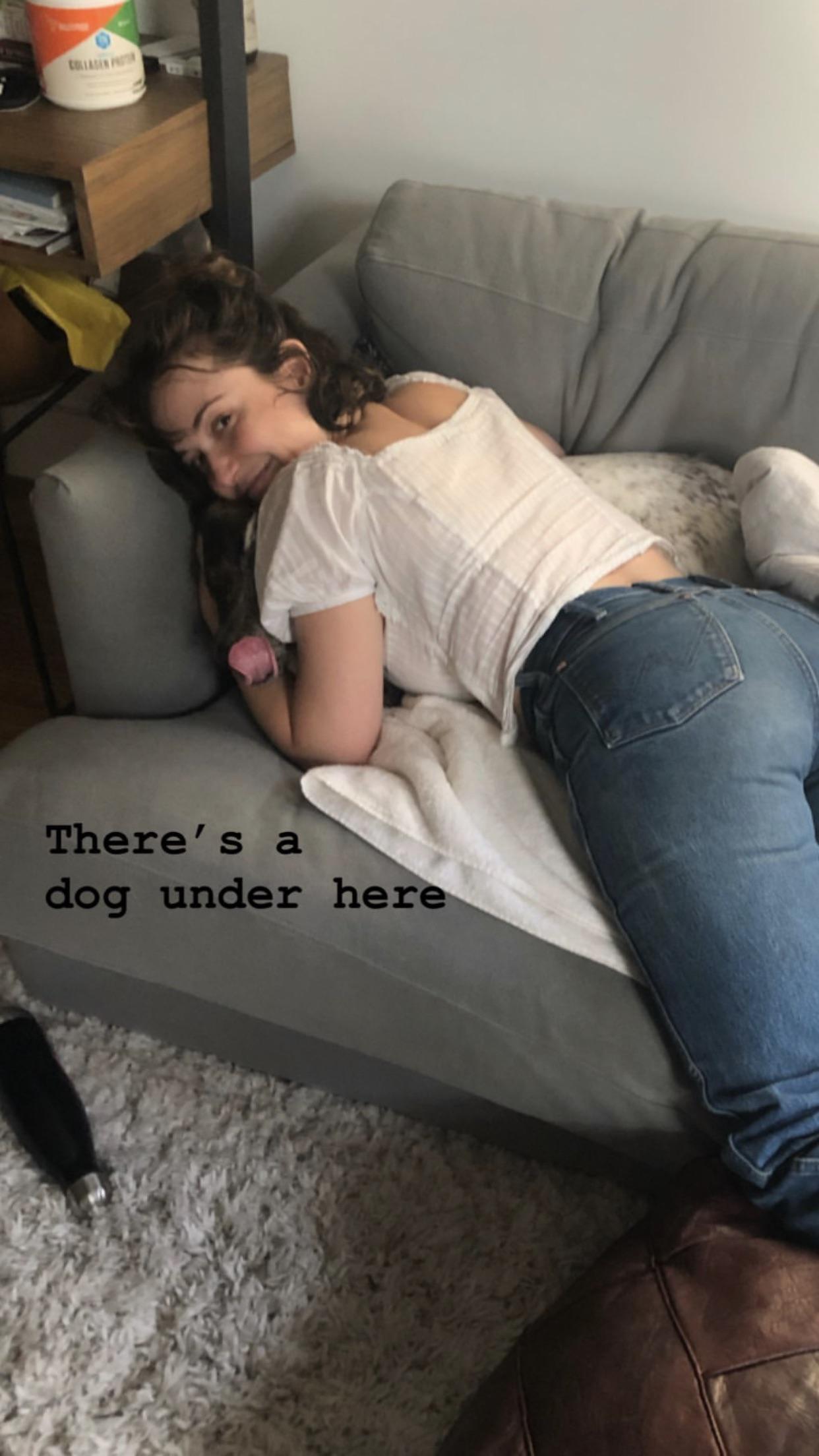 Milana Vayntrub's cute butt : Celebs