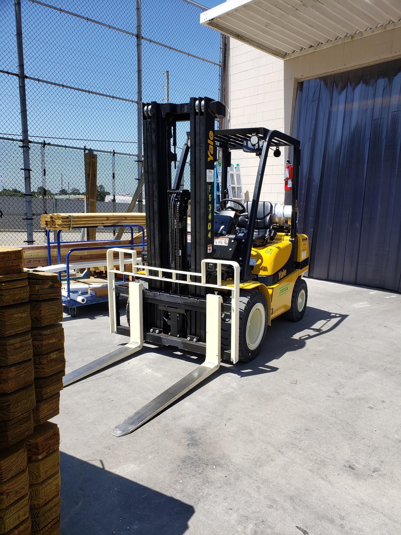 New Forklifts look pretty in the sun. 🌤 r/Lowes