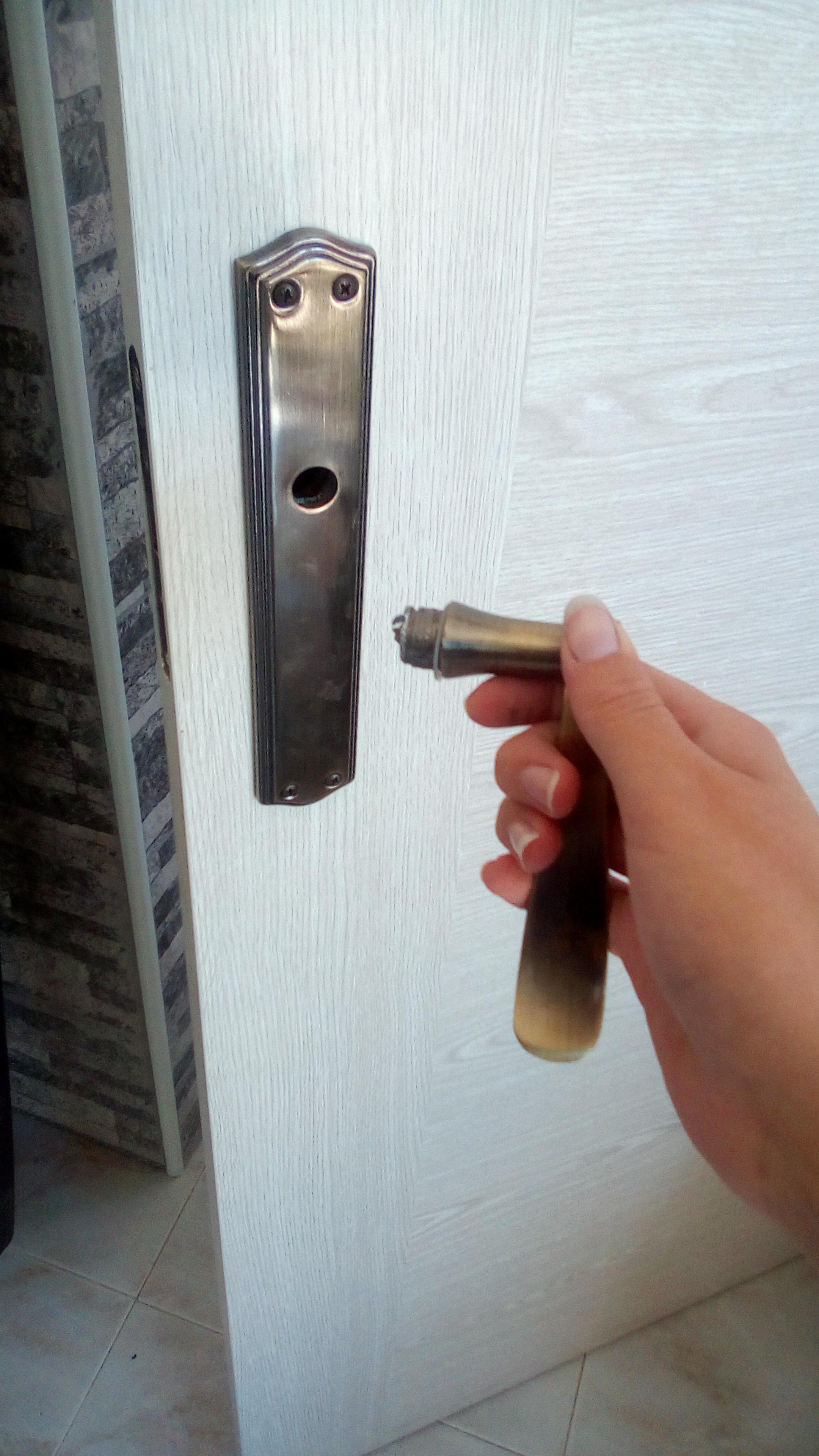 27 Hilarious Door Handle Puns Punstoppable 🛑