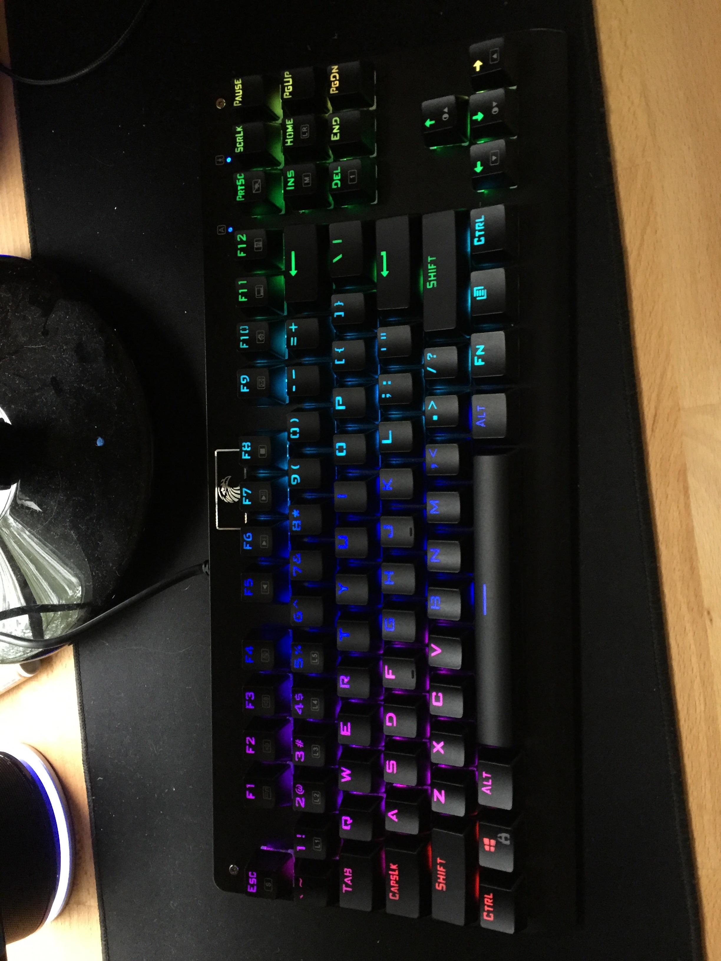 Anyone know what this keyboard is? My friend has it, super loud blue