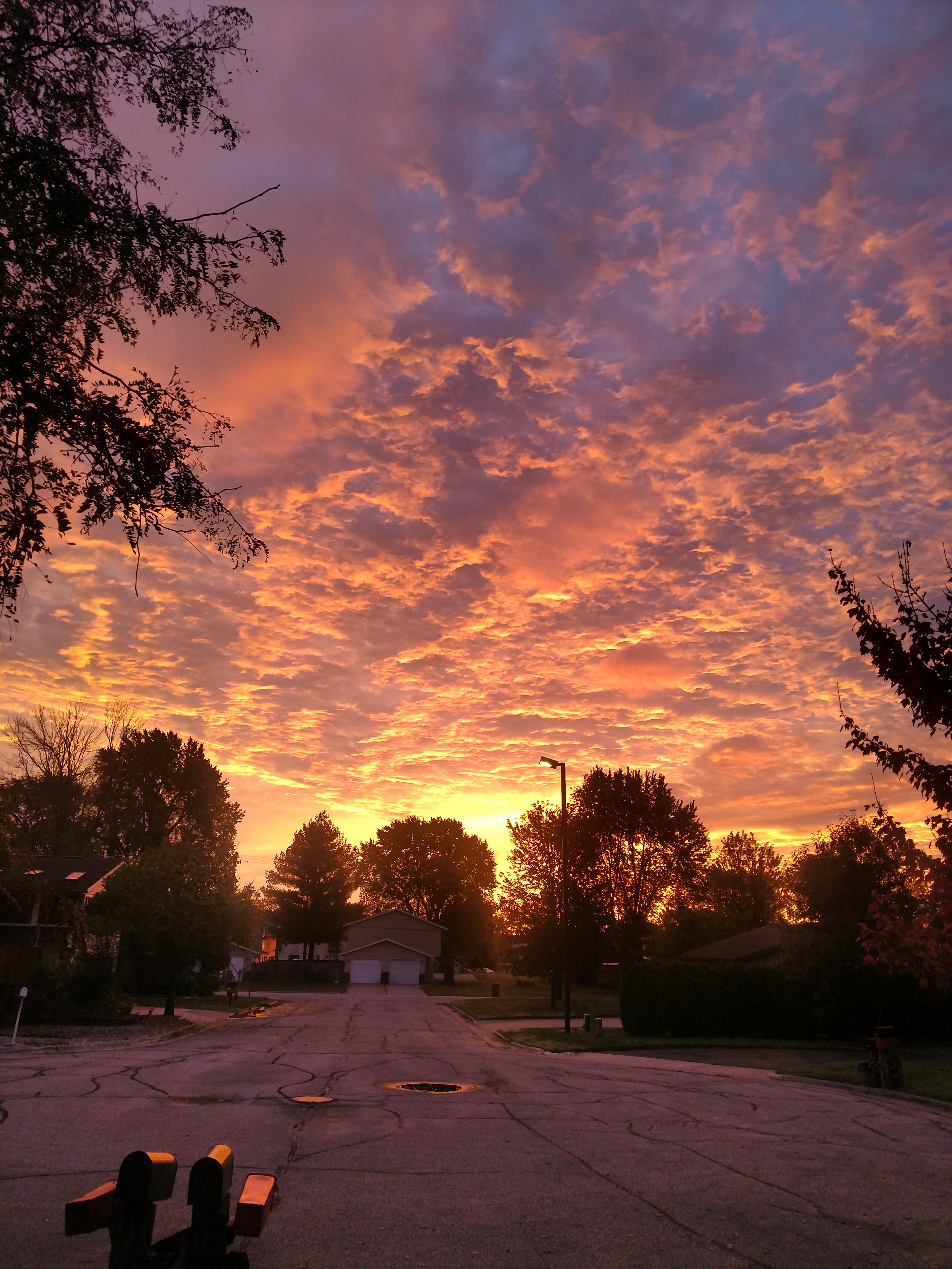 Love me an early autumn sunrise WI, USA r/SkyPorn