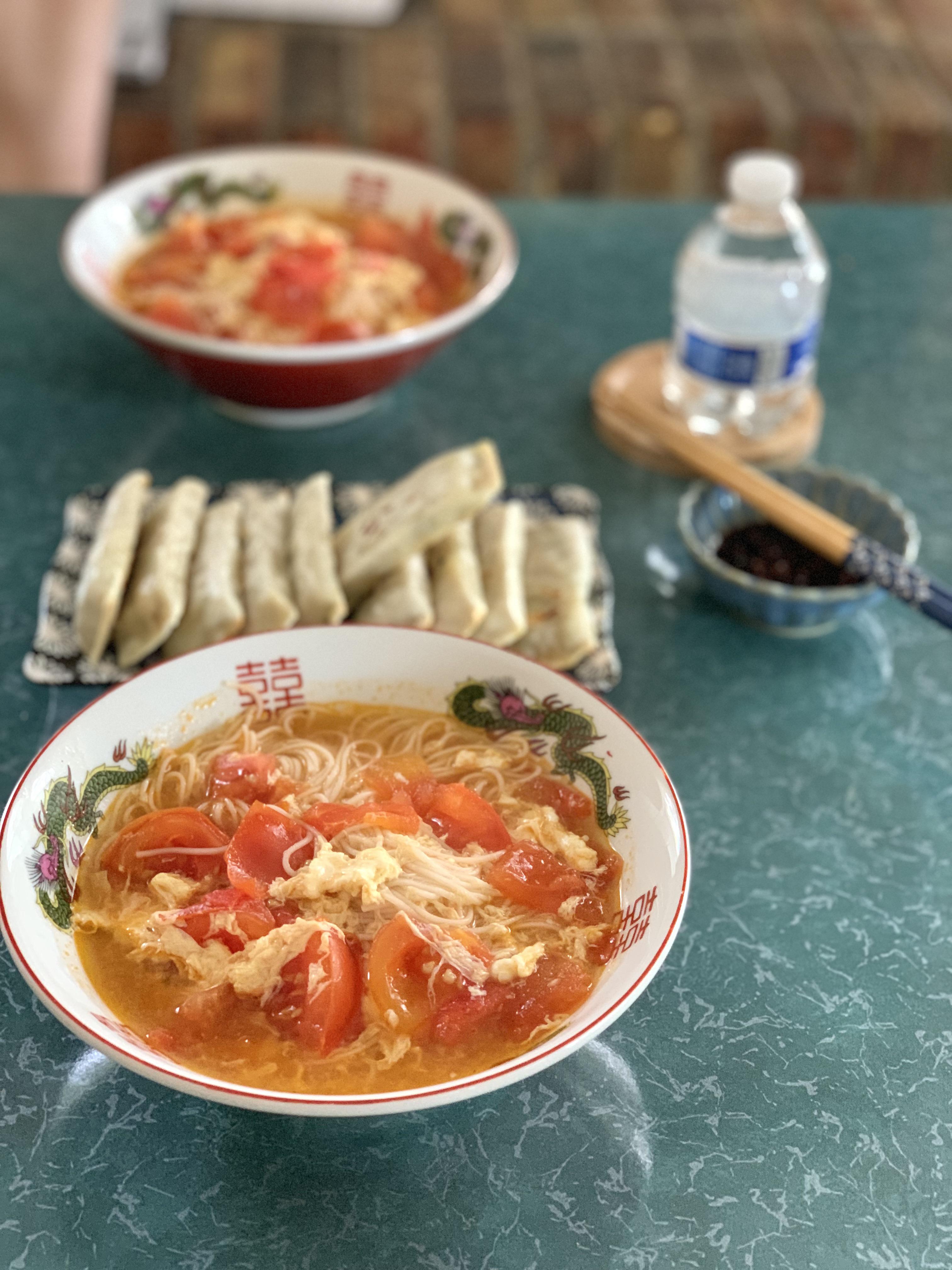 My pregnancy craving is Chinese soup noodles 😅 Tonight is 番茄鸡蛋汤面tomato