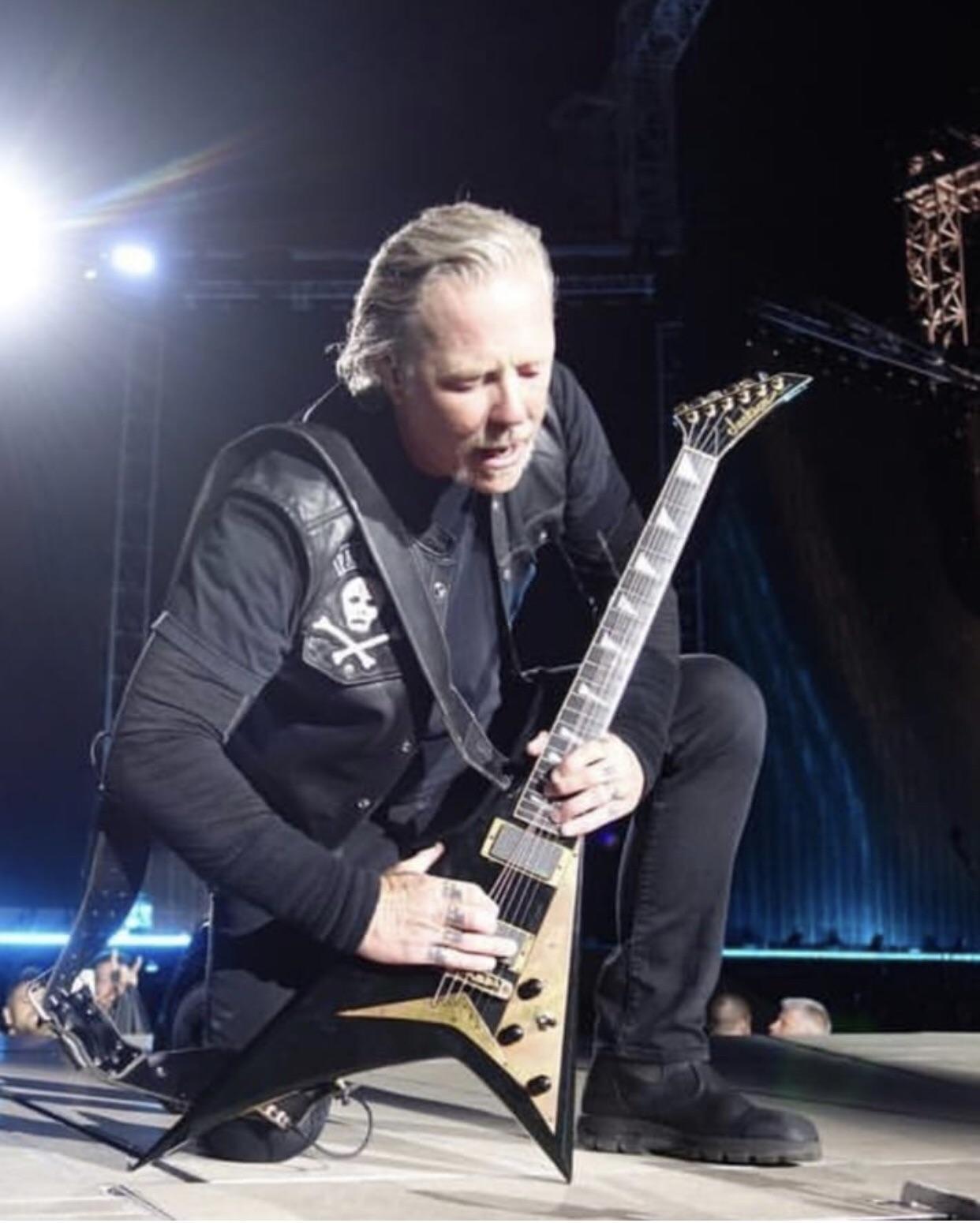 Well this is rare. James using a Randy Rhoads Jackson last night r