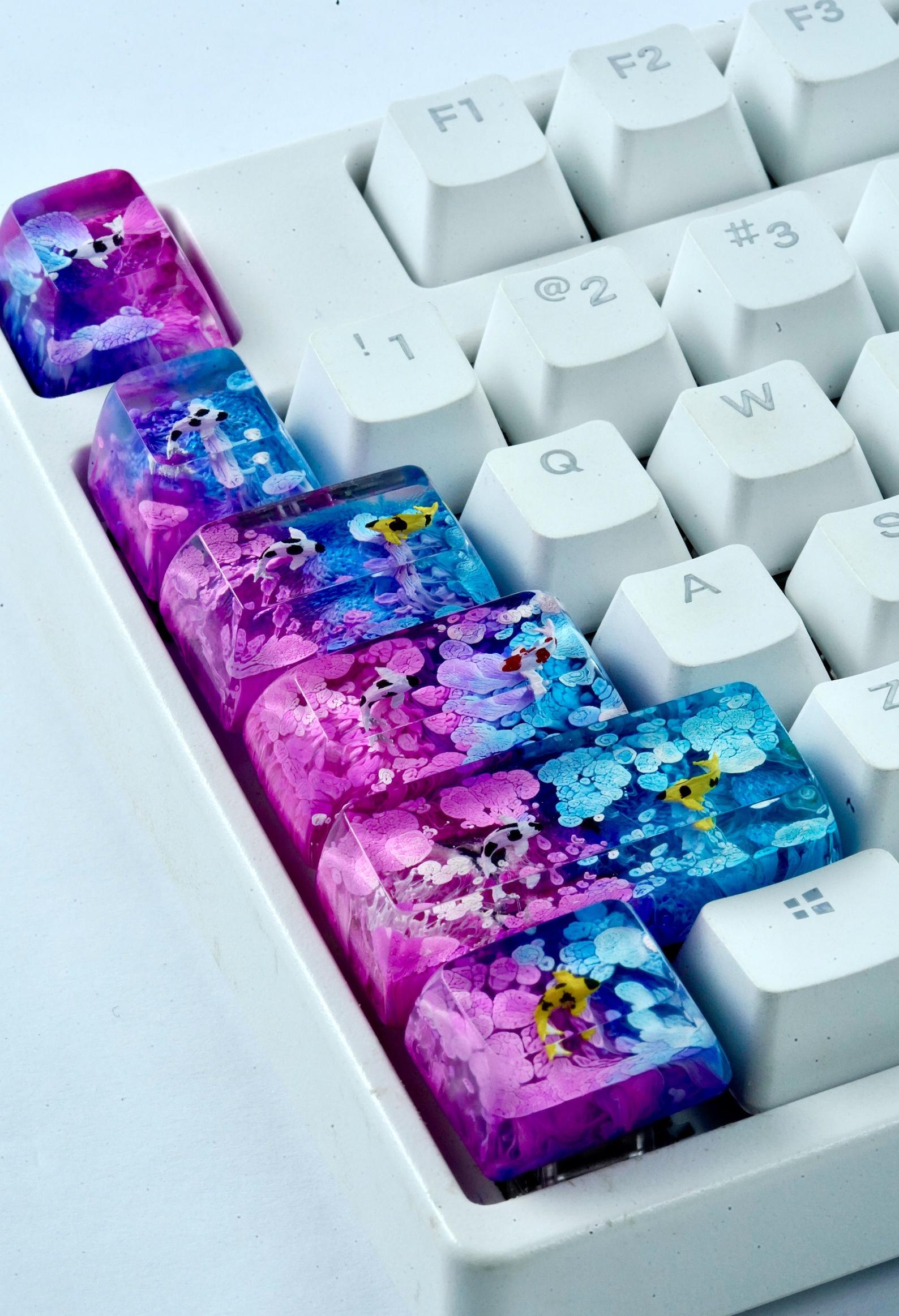Have the full set of Bluepurple koi fish keycaps r/keycapdesigners