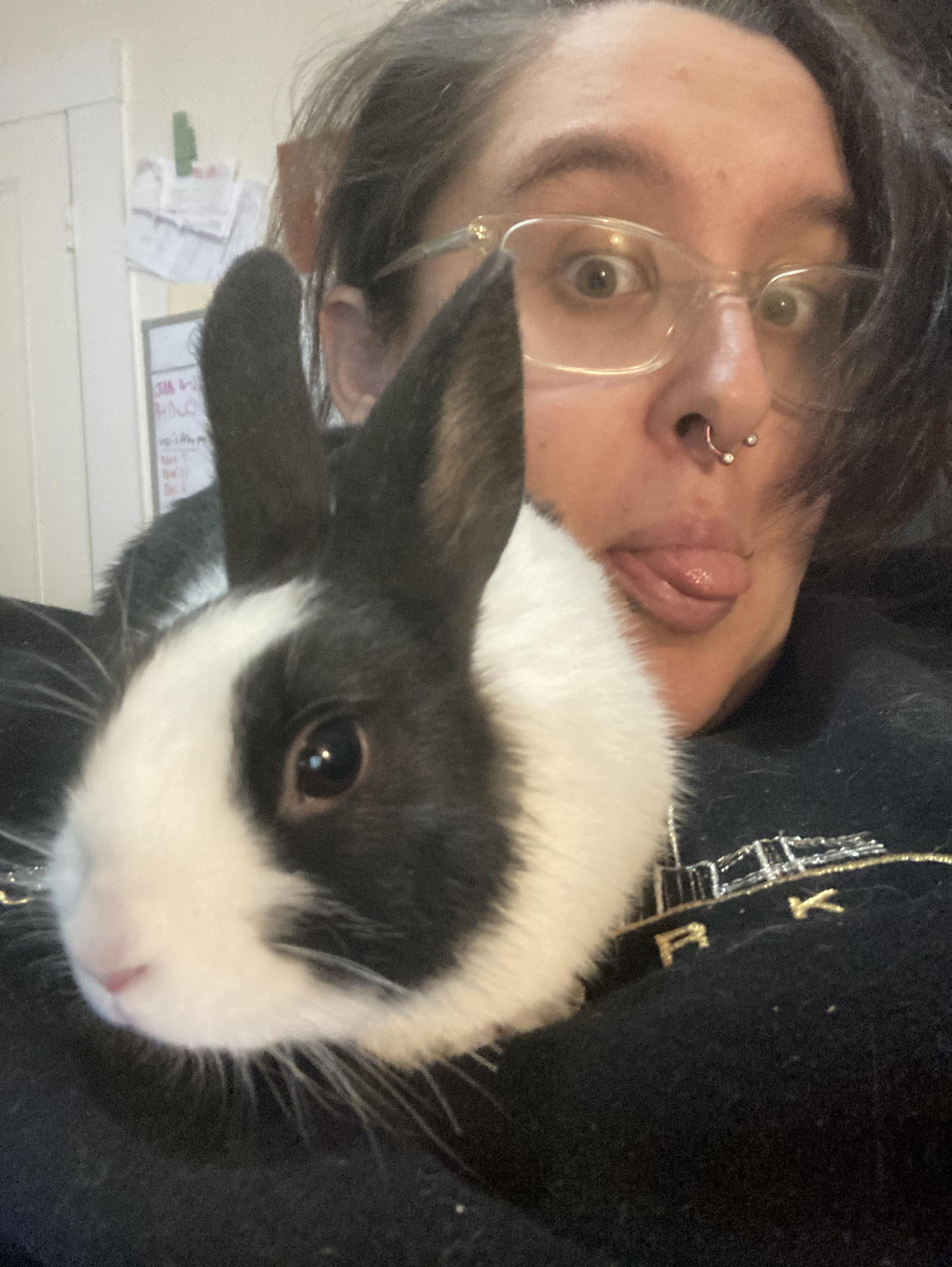 Does any know what breed my bunny might be ? Or age ? So precious 🥺 r