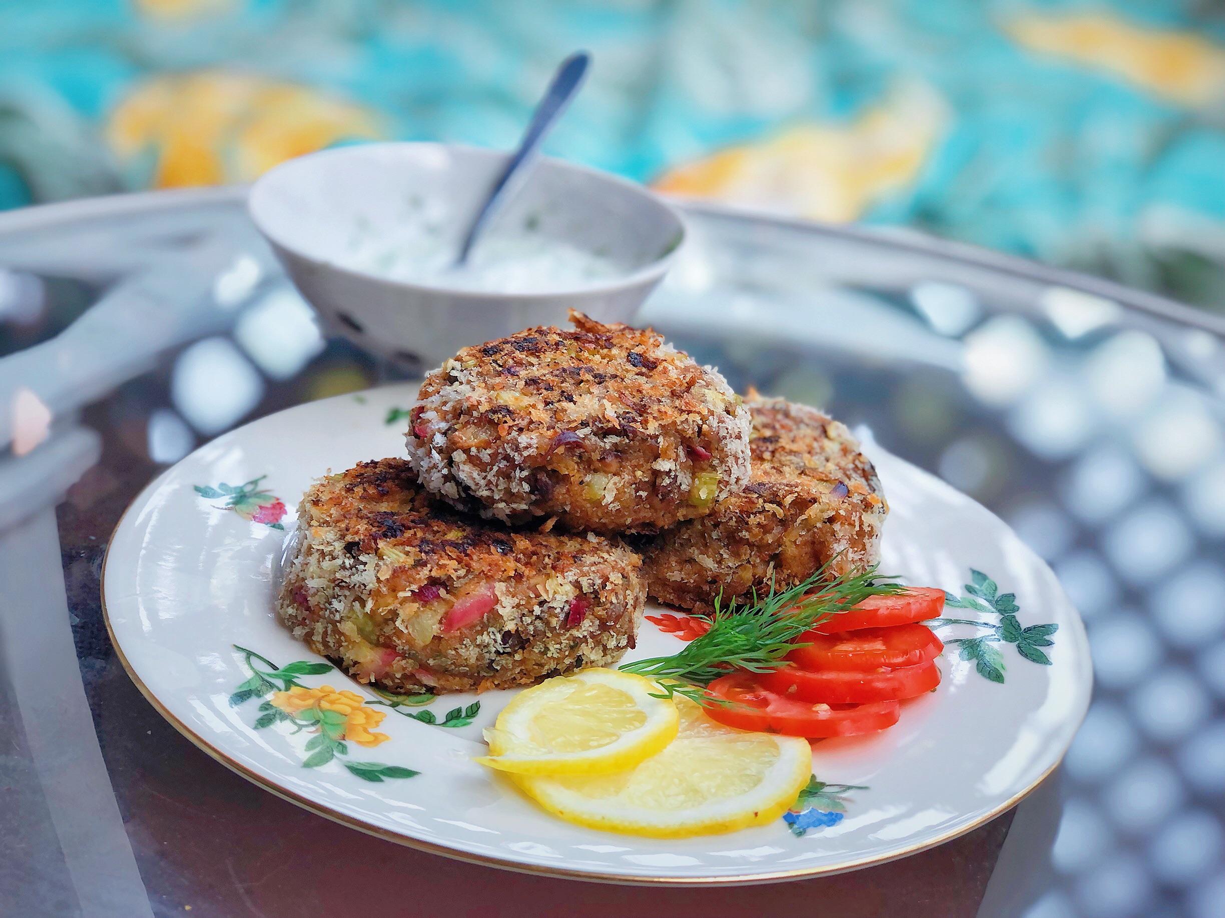Lion’s Mane “crab” cakes r/VeganFoodPorn