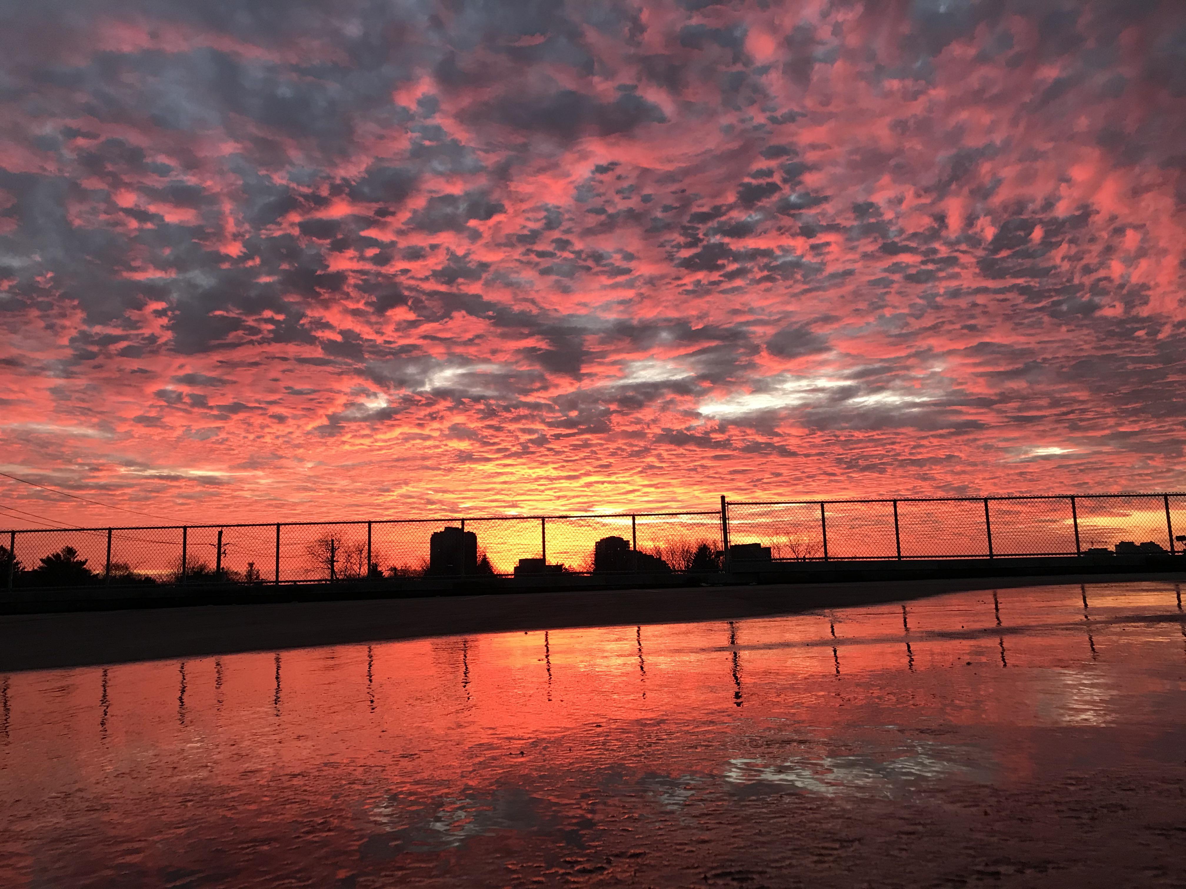 This sunset in Kitchener Ontario, Canada on Dec 10, 2020 r/pics