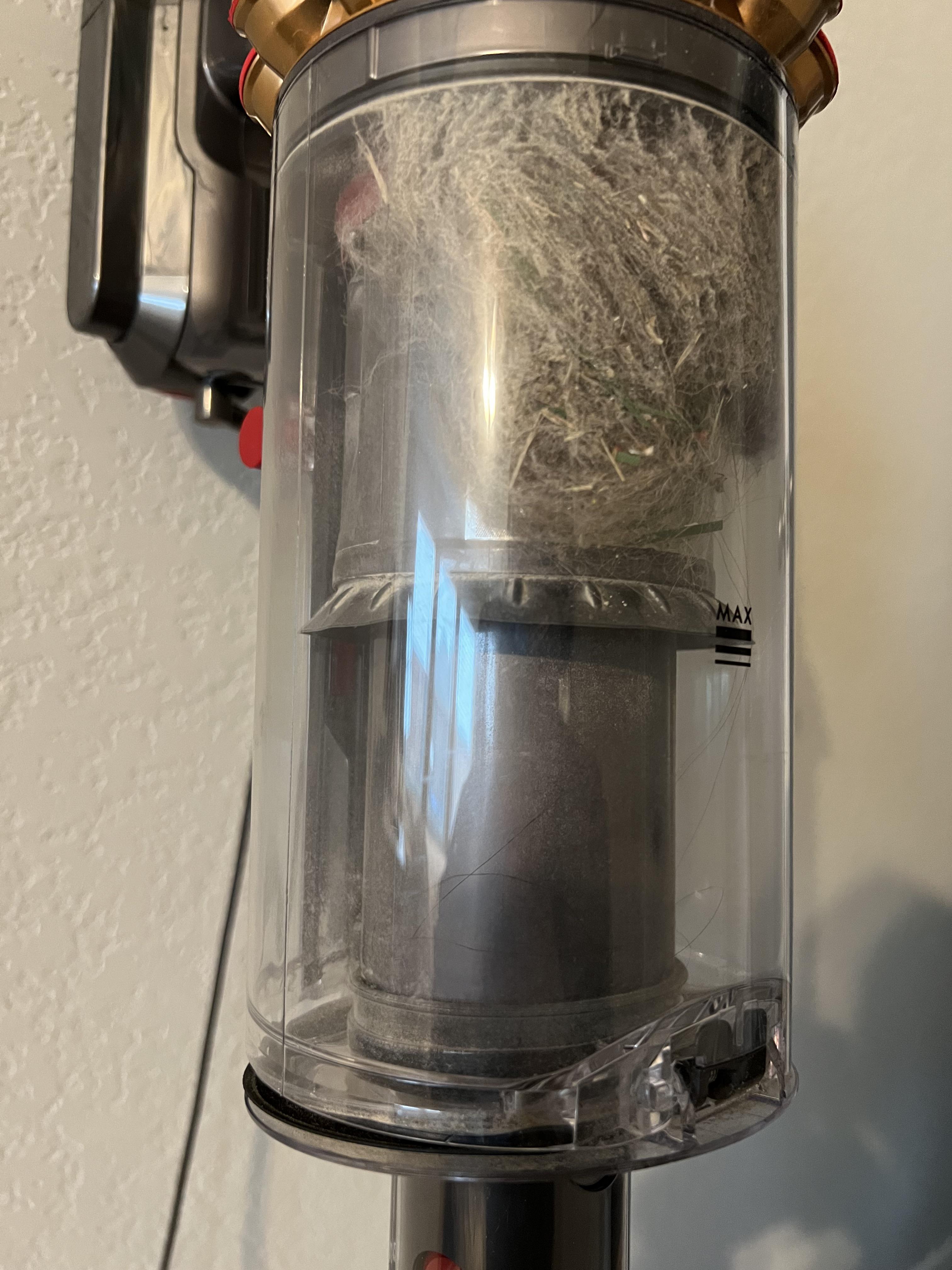 Dirt collecting at top of v15 detect absolute canister? Why? r/dyson