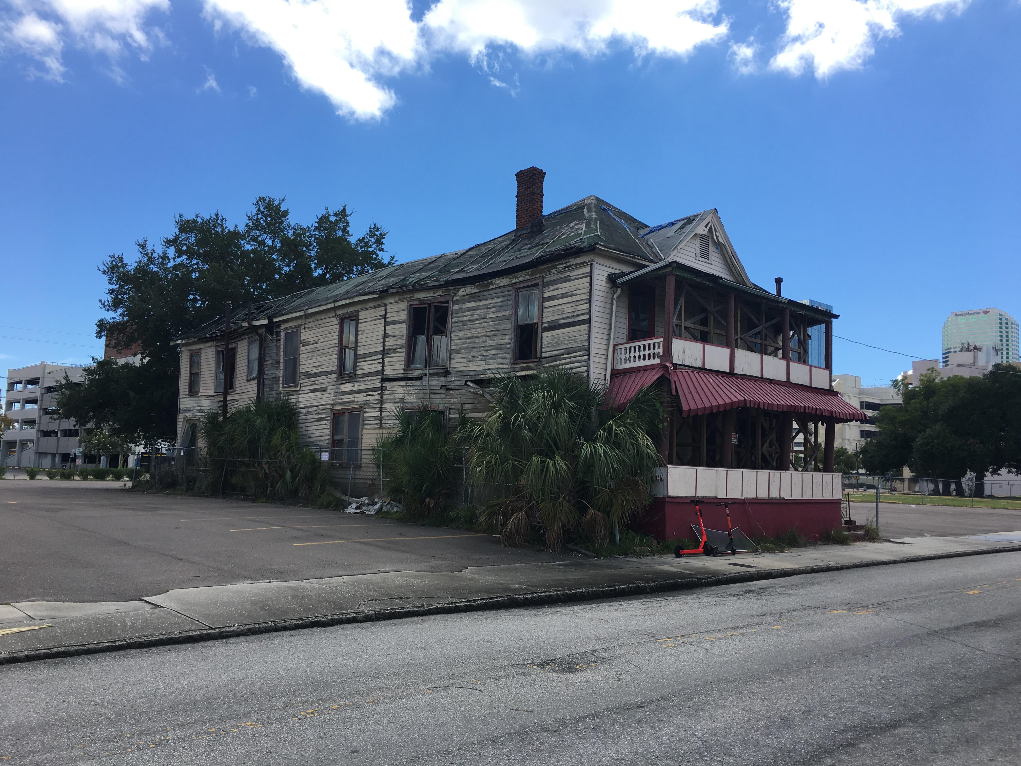 Random abandoned house on Nebraska Ave r/tampa