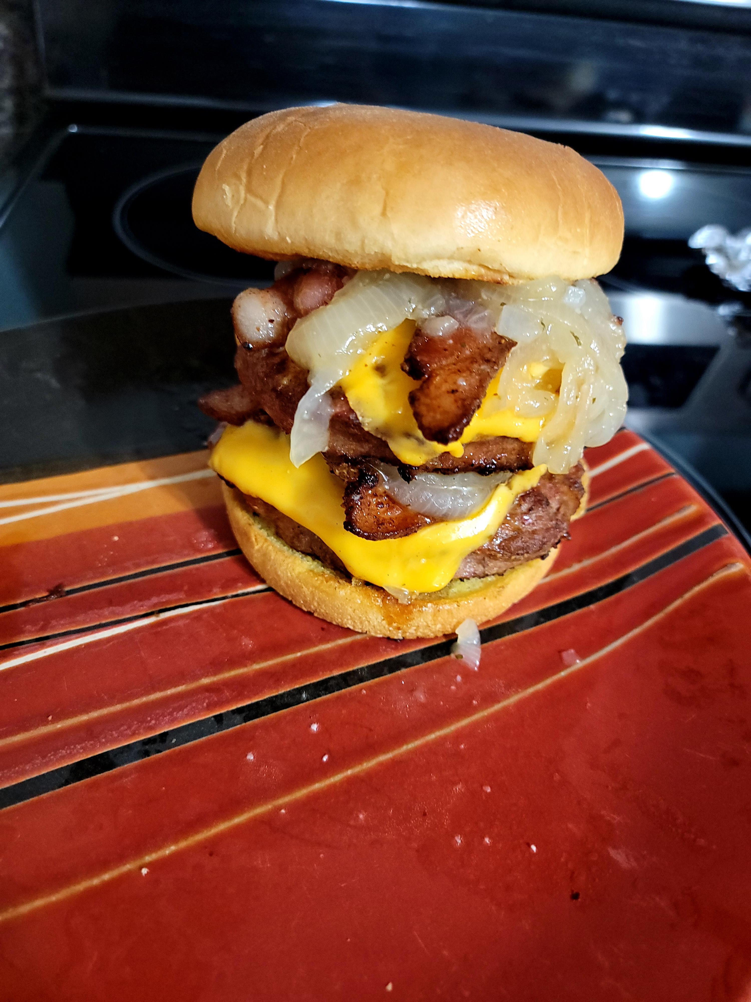 [Homemade] Pellet grill double bacon cheese burger. r/food