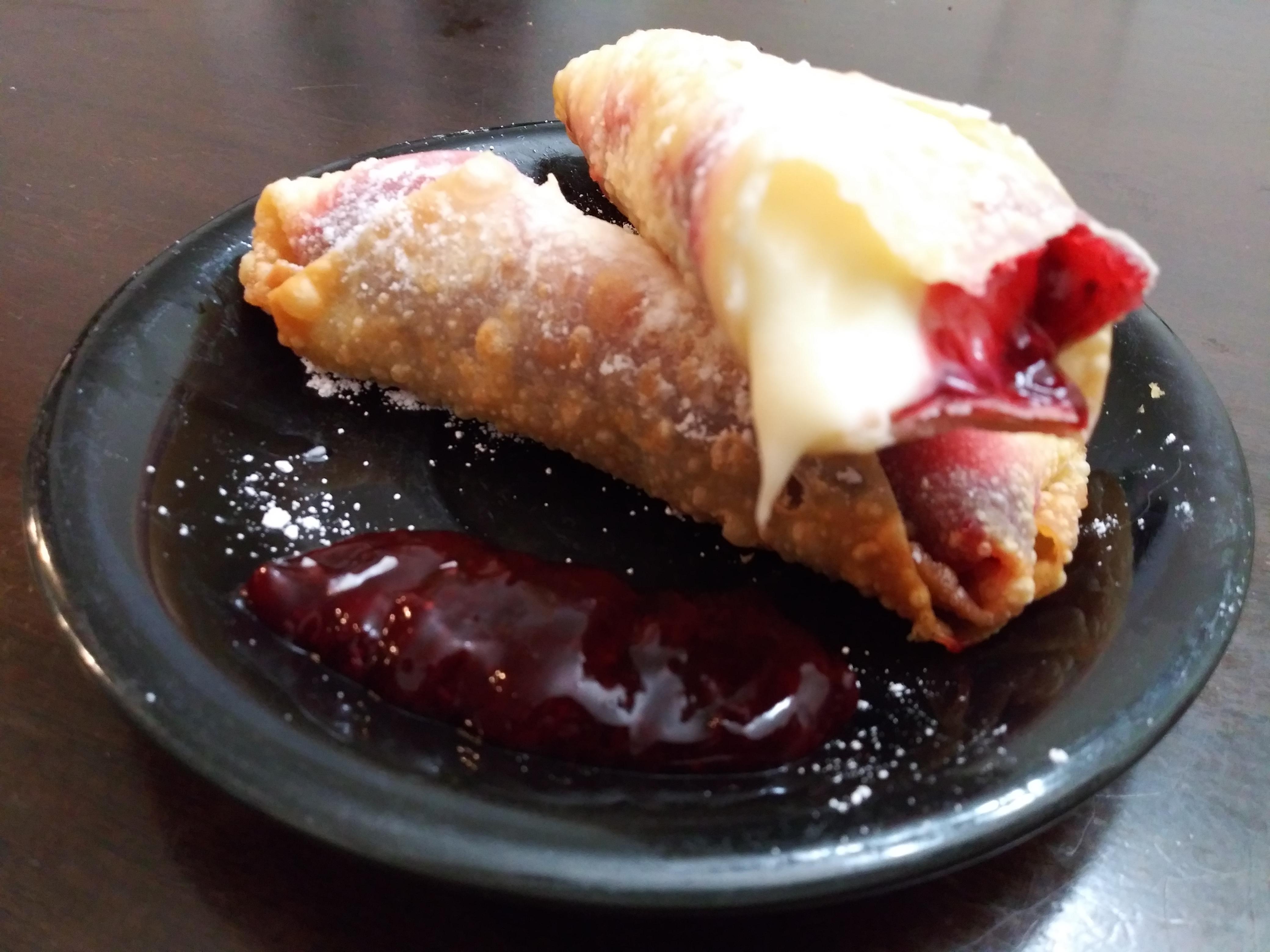 Made some strawberry cheesecake egg rolls. r/FoodPorn