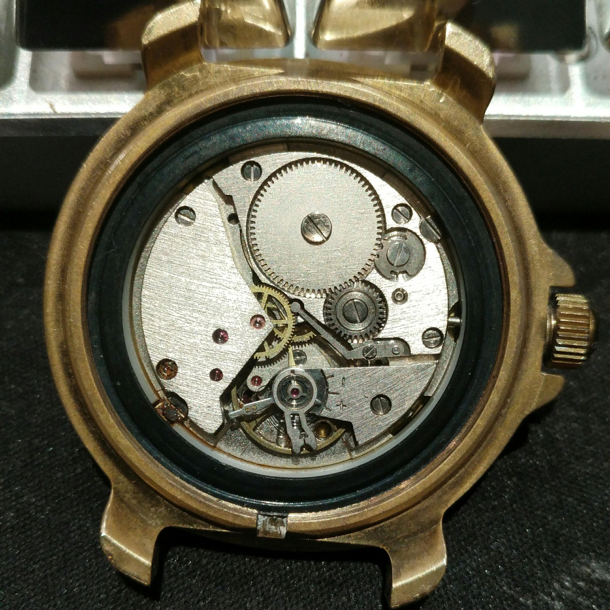 my vintage watch is dead. what Komandirskie movement is this? can I replace it with any modern