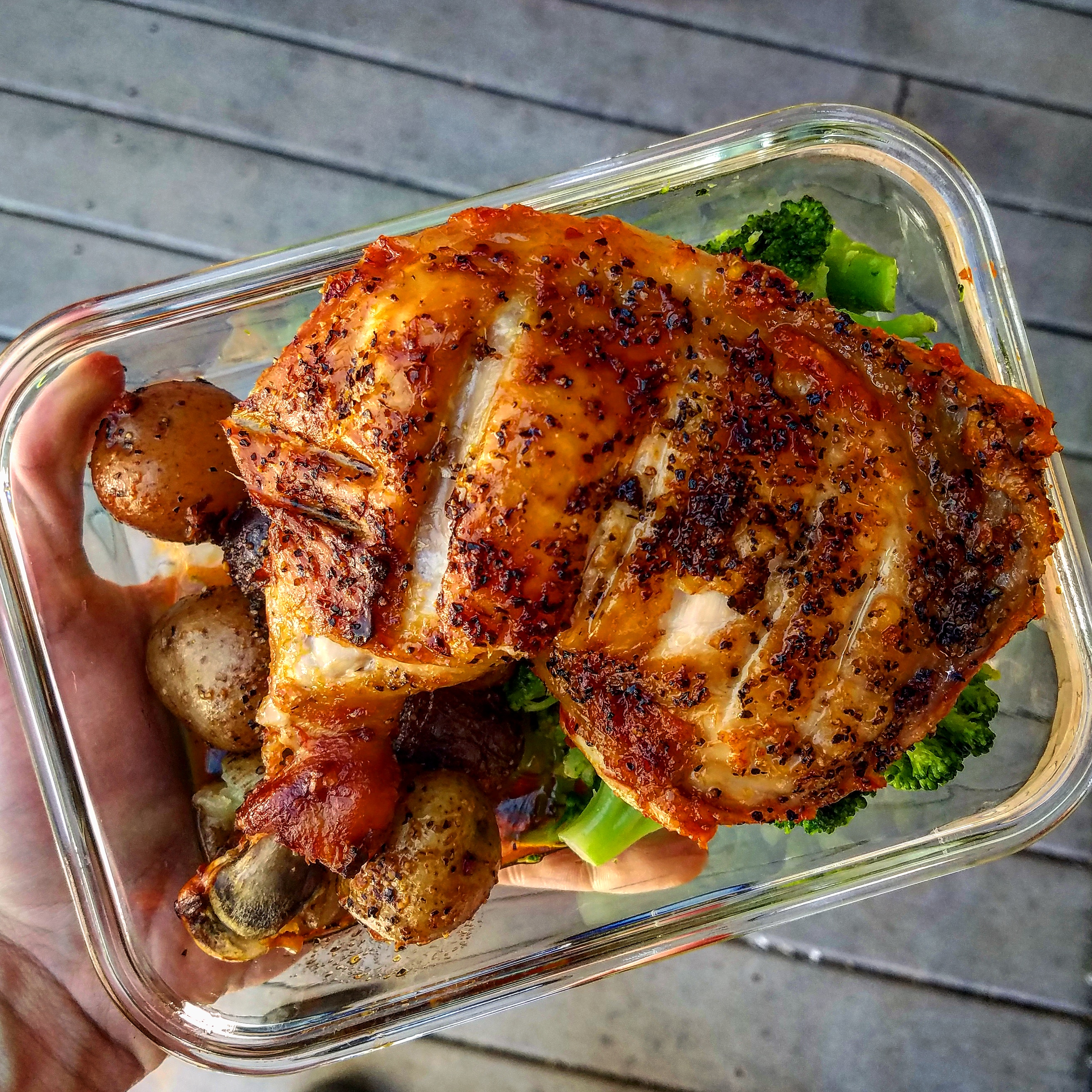 Chicken leg with creamer potatoes and brocolli r/MealPrepSunday
