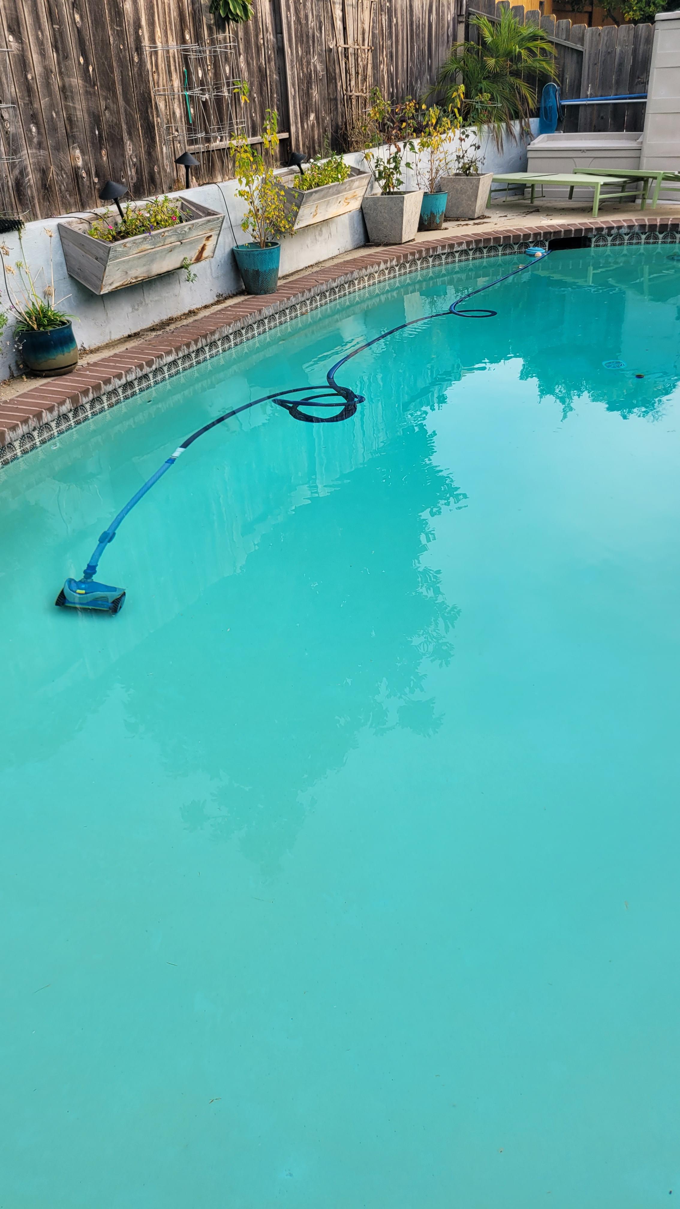 How does everyone keep their hoses from twisting in a knot? r/pools