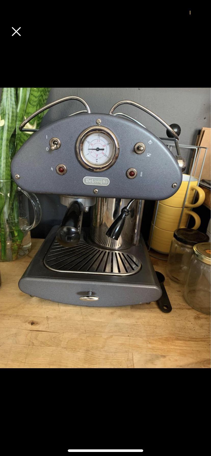 Hey guys! Can anyone identify this Delonghi? I can’t even find a