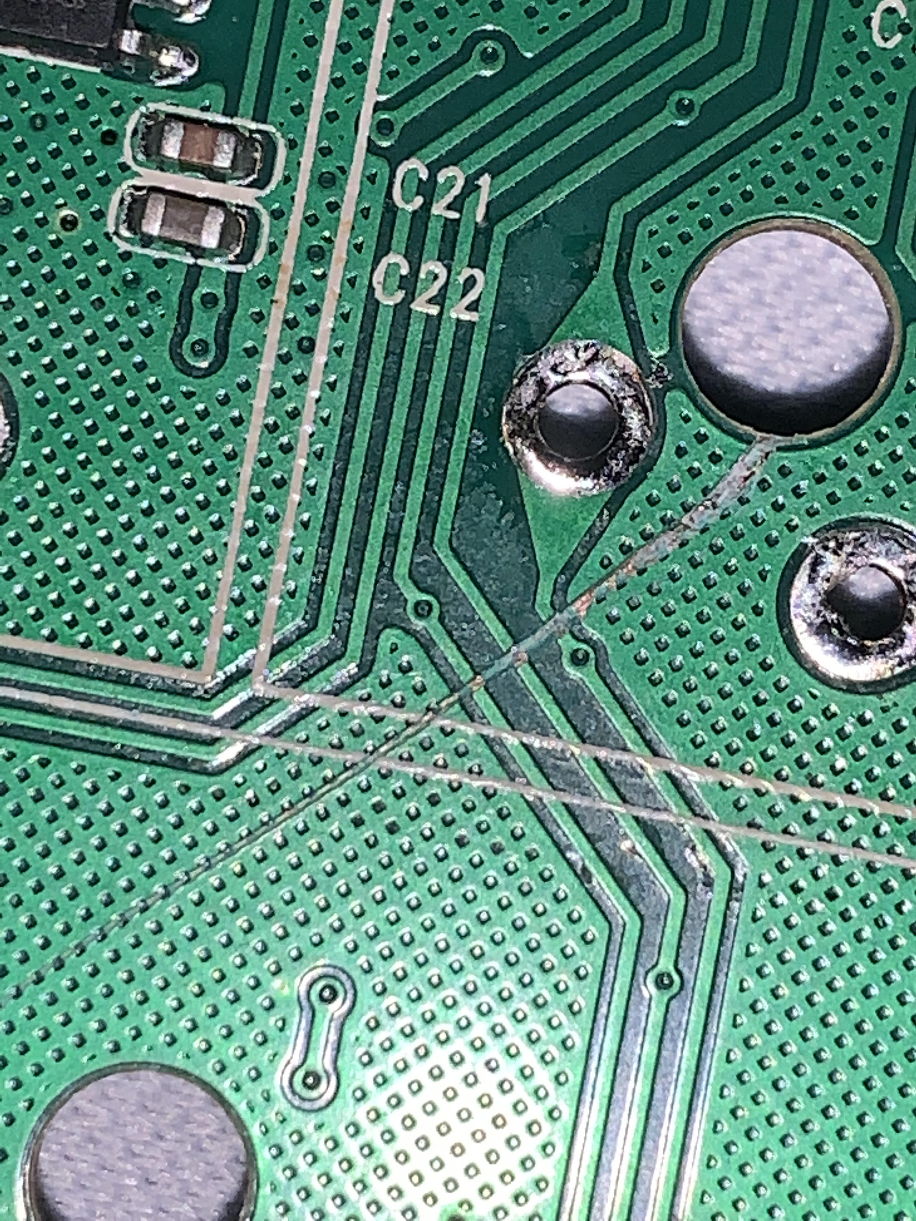 Accidentally scratched PCB / Is it possible to repair traces using
