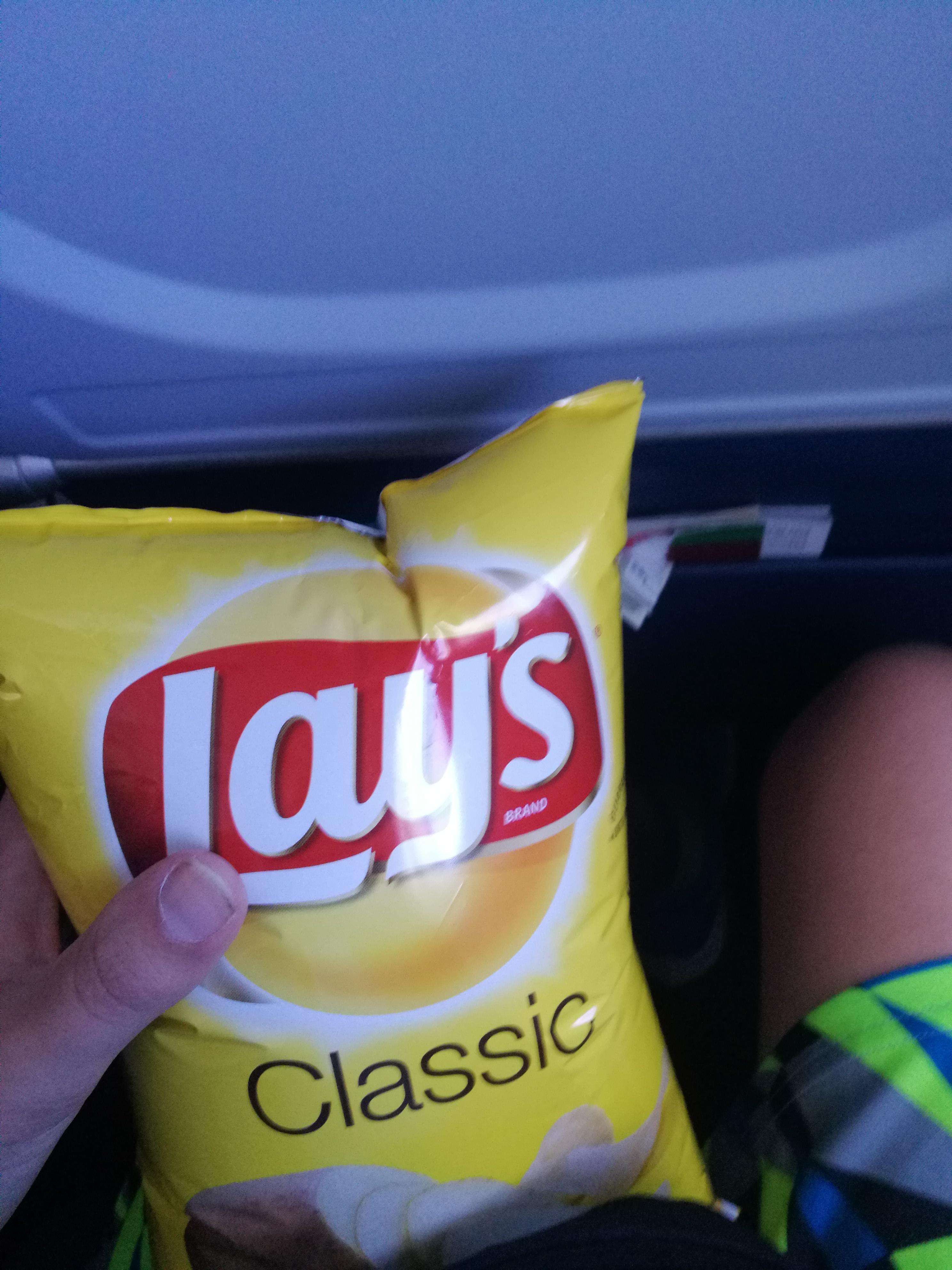 Why not to bring Lays potato chips on an airplane. r/oops
