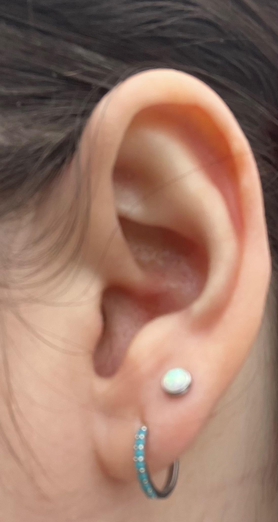Pros and cons of a daith piercing? Those with daiths, how was your