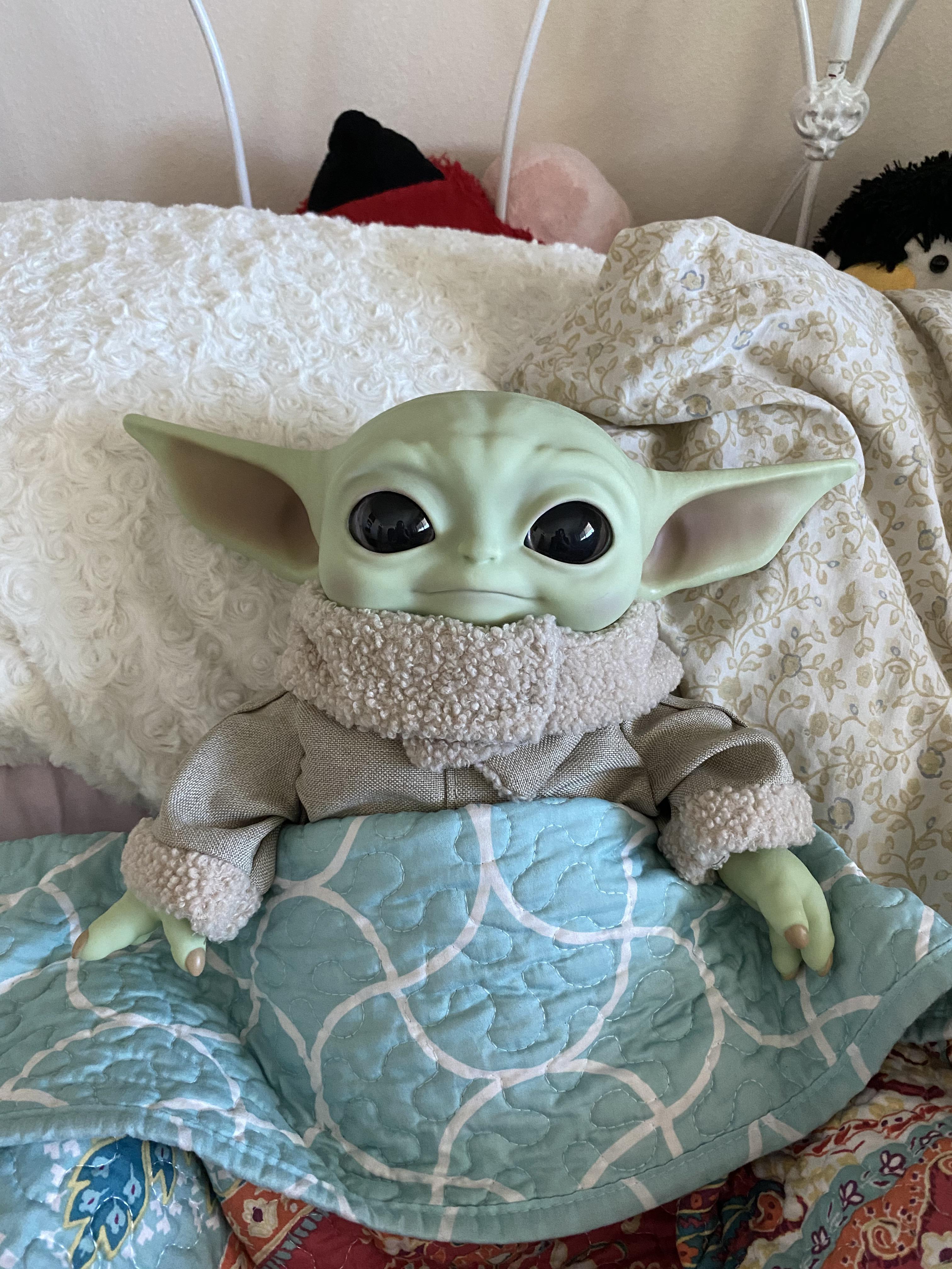 Baby yoda is comfy! r/BabyYoda