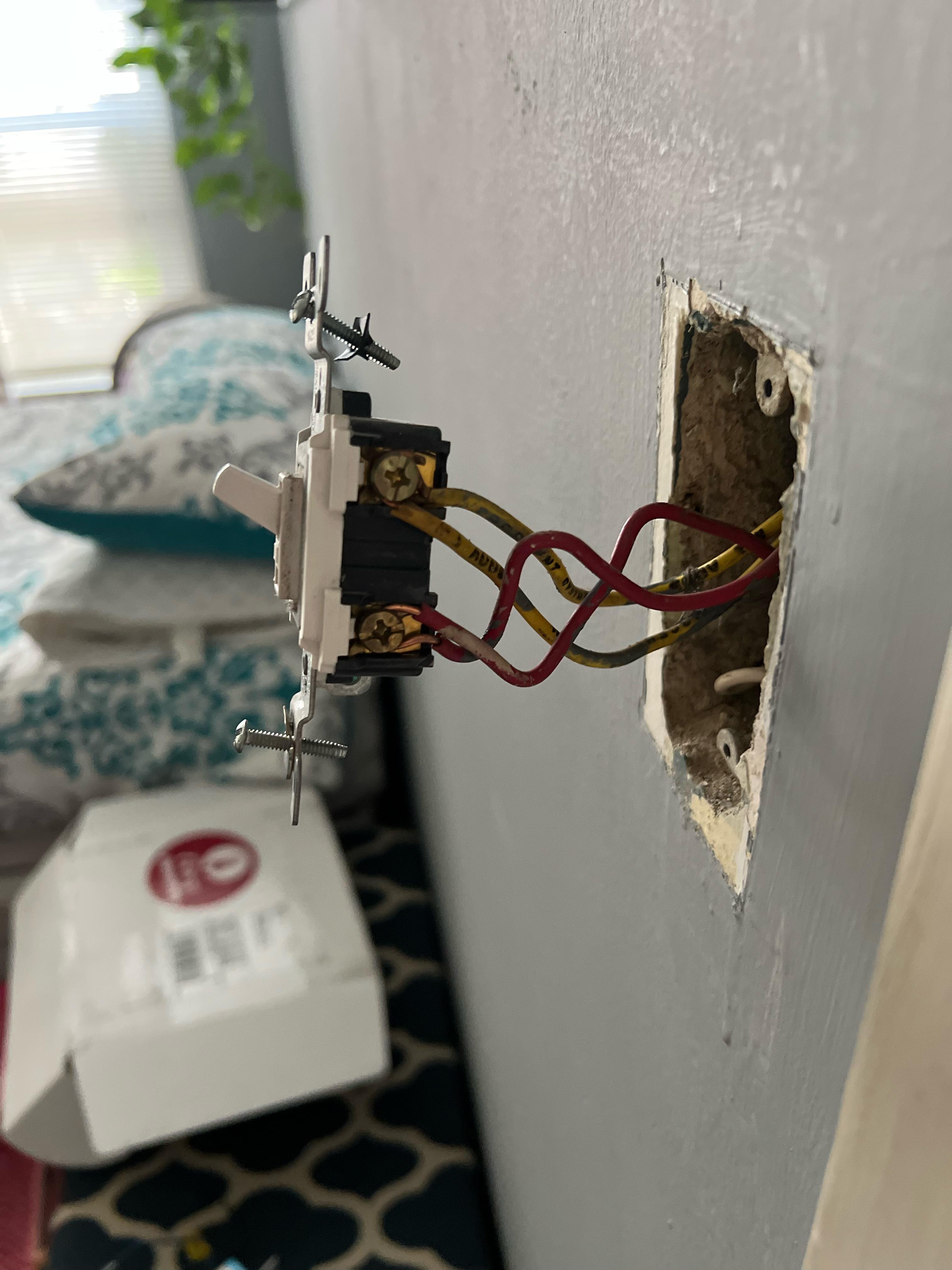 Wiring help in old house. Nothing in the setup videos or PDF’s match