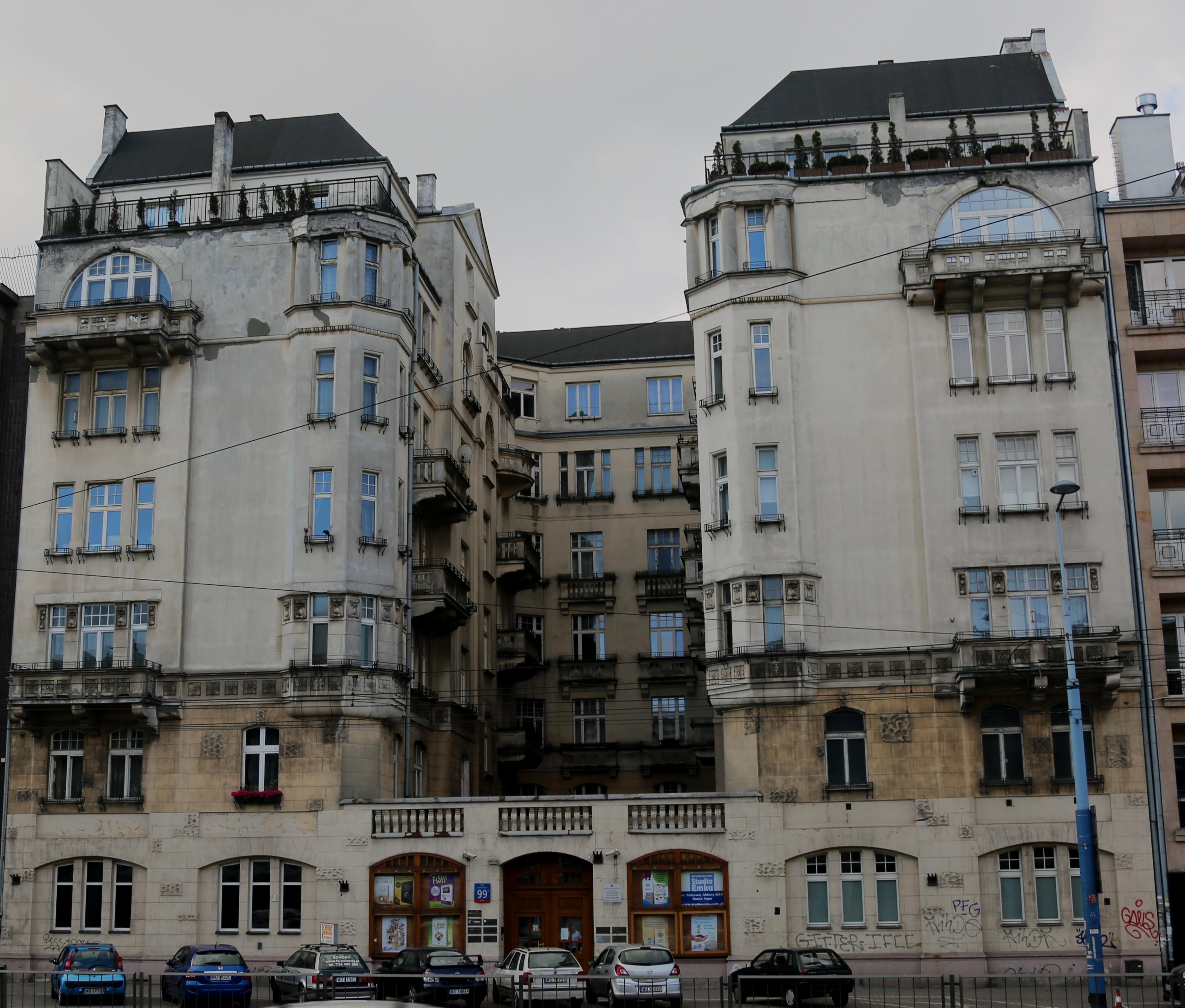 This Apartment Building in Warsaw Poland (3511x2988) r/ArchitecturePorn