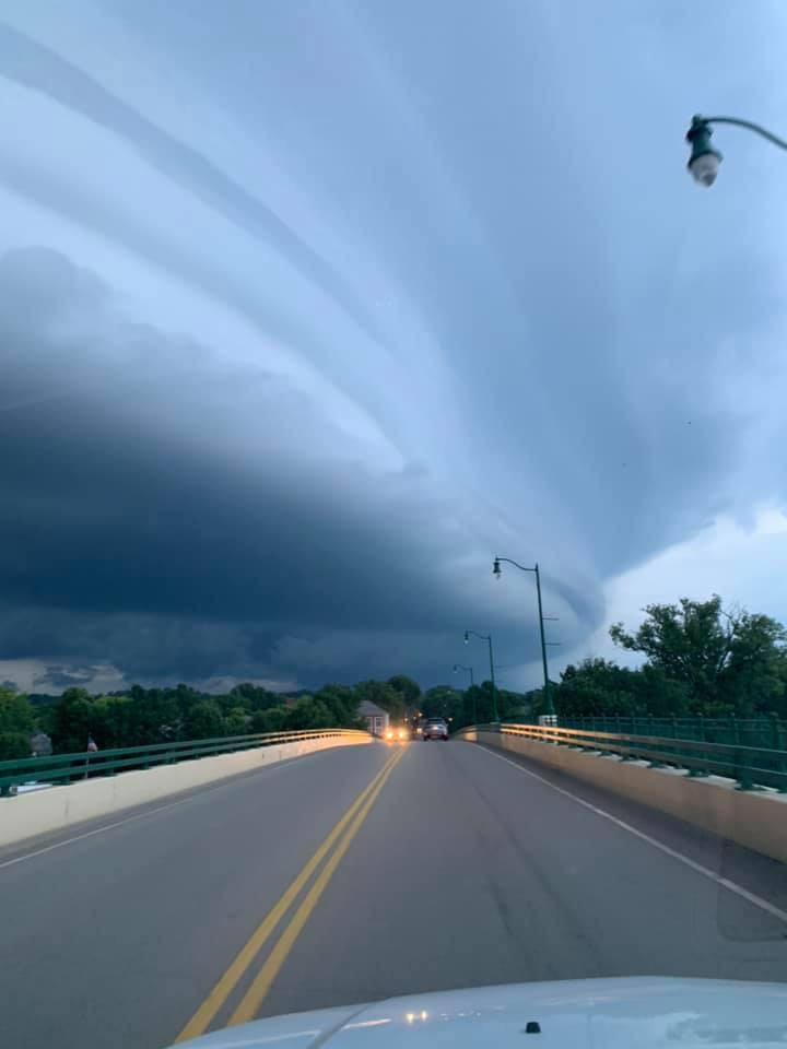 Currently in Marietta, Ohio. r/WeatherPorn