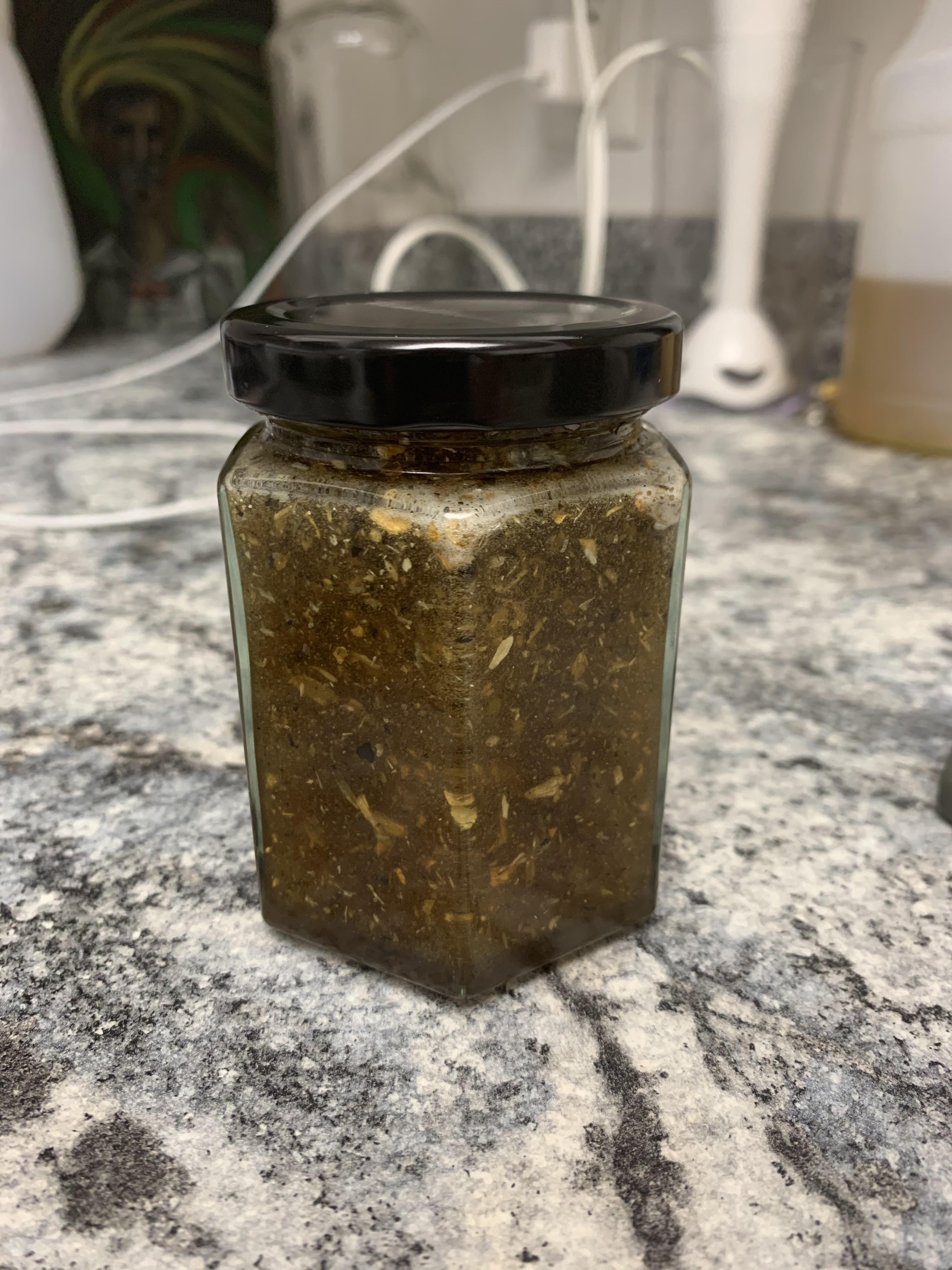 Making some blue honey with 5gs of shrooms and 500mg of THC honey r