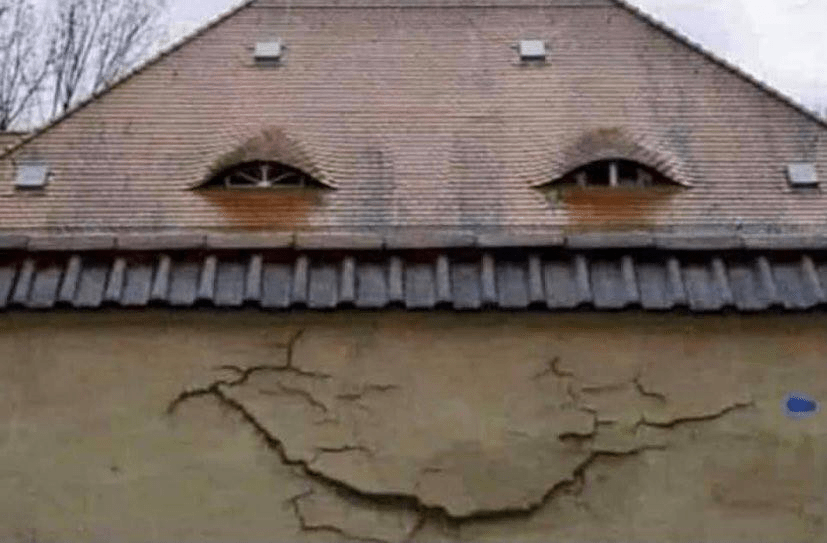 Smiling house r/anything
