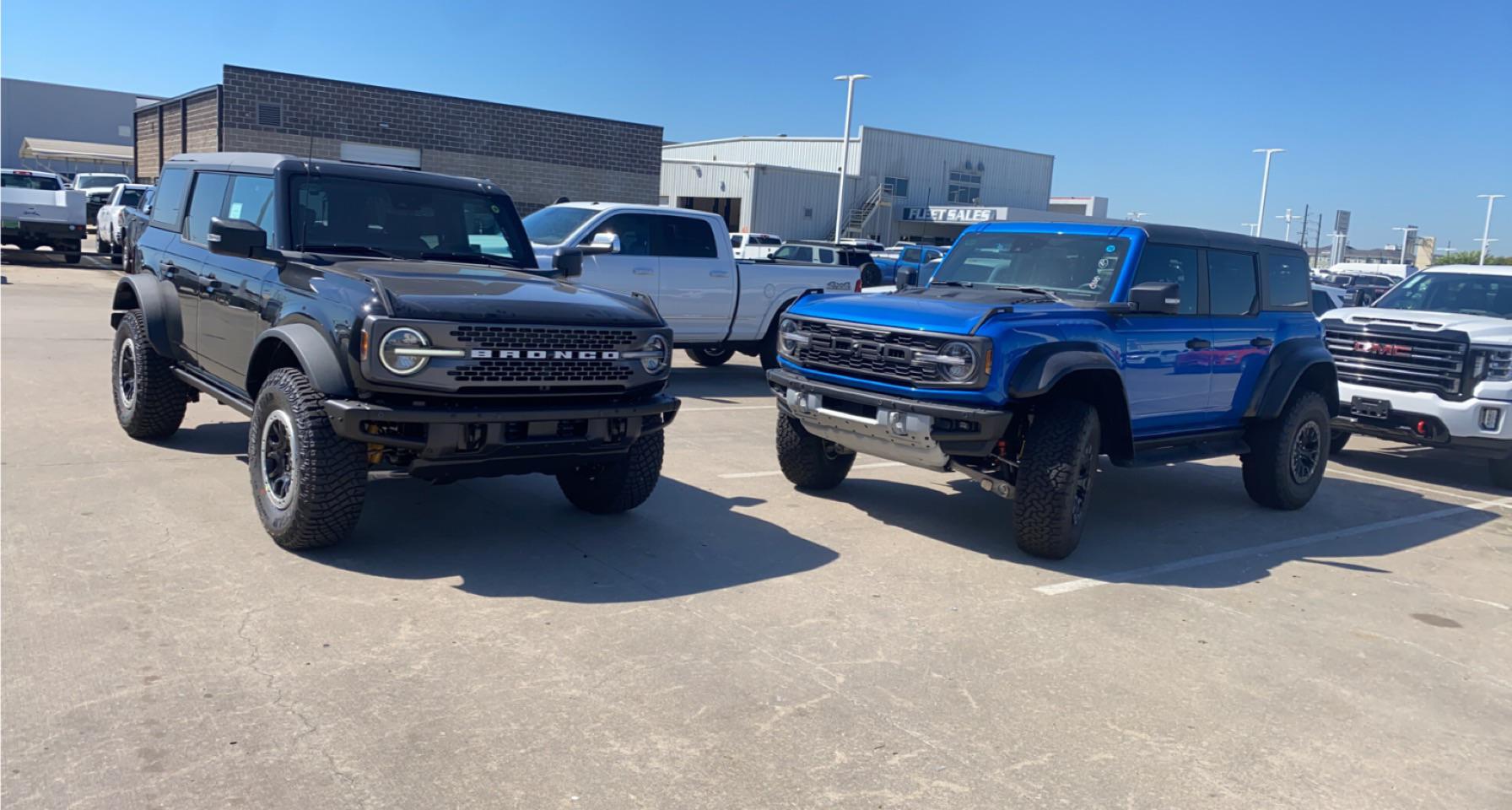 Bronco Sasquatch vs Bronco Raptor r/bronco
