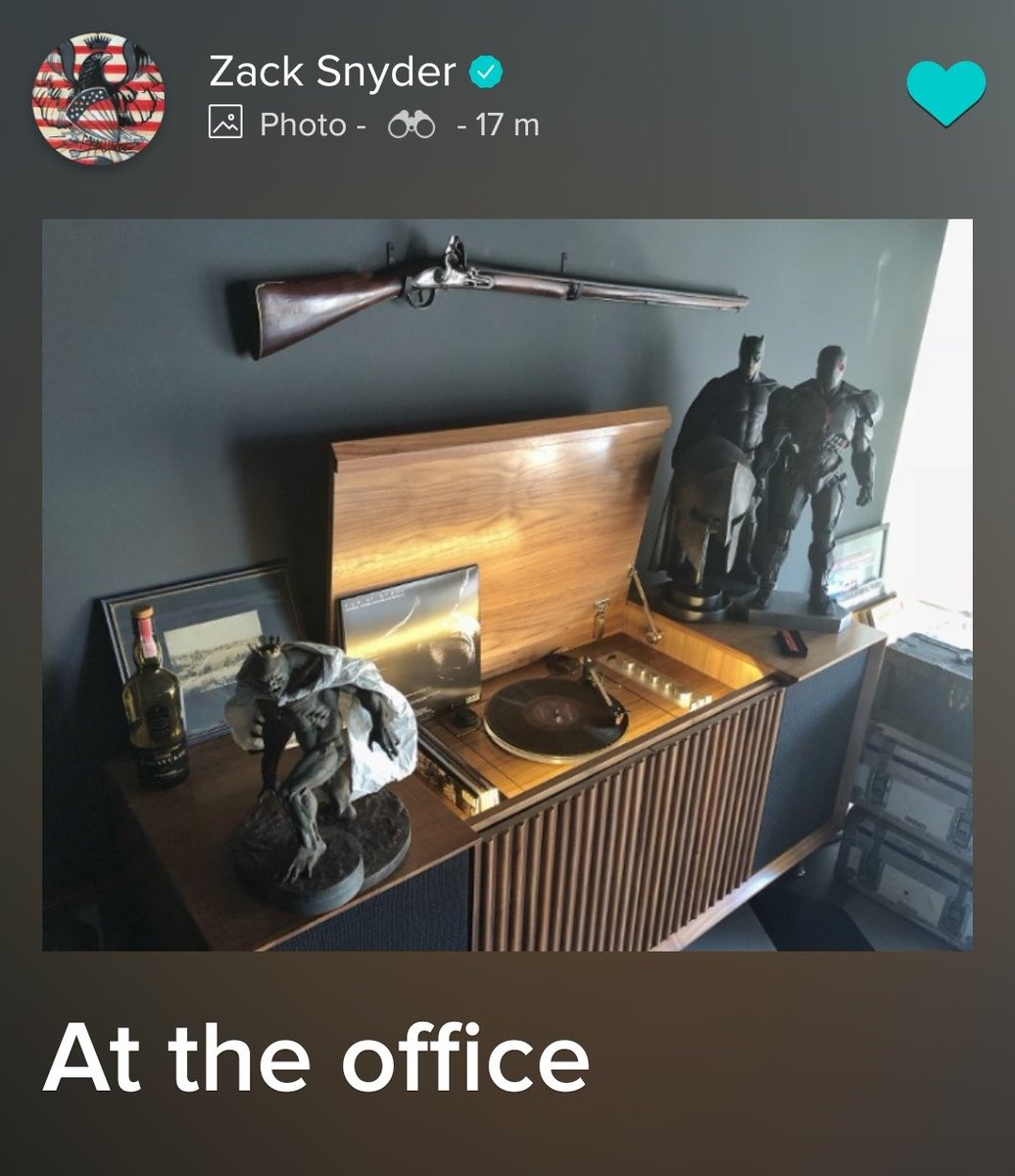 SOCIAL MEDIA Snyder office (new pic) r/DC_Cinematic