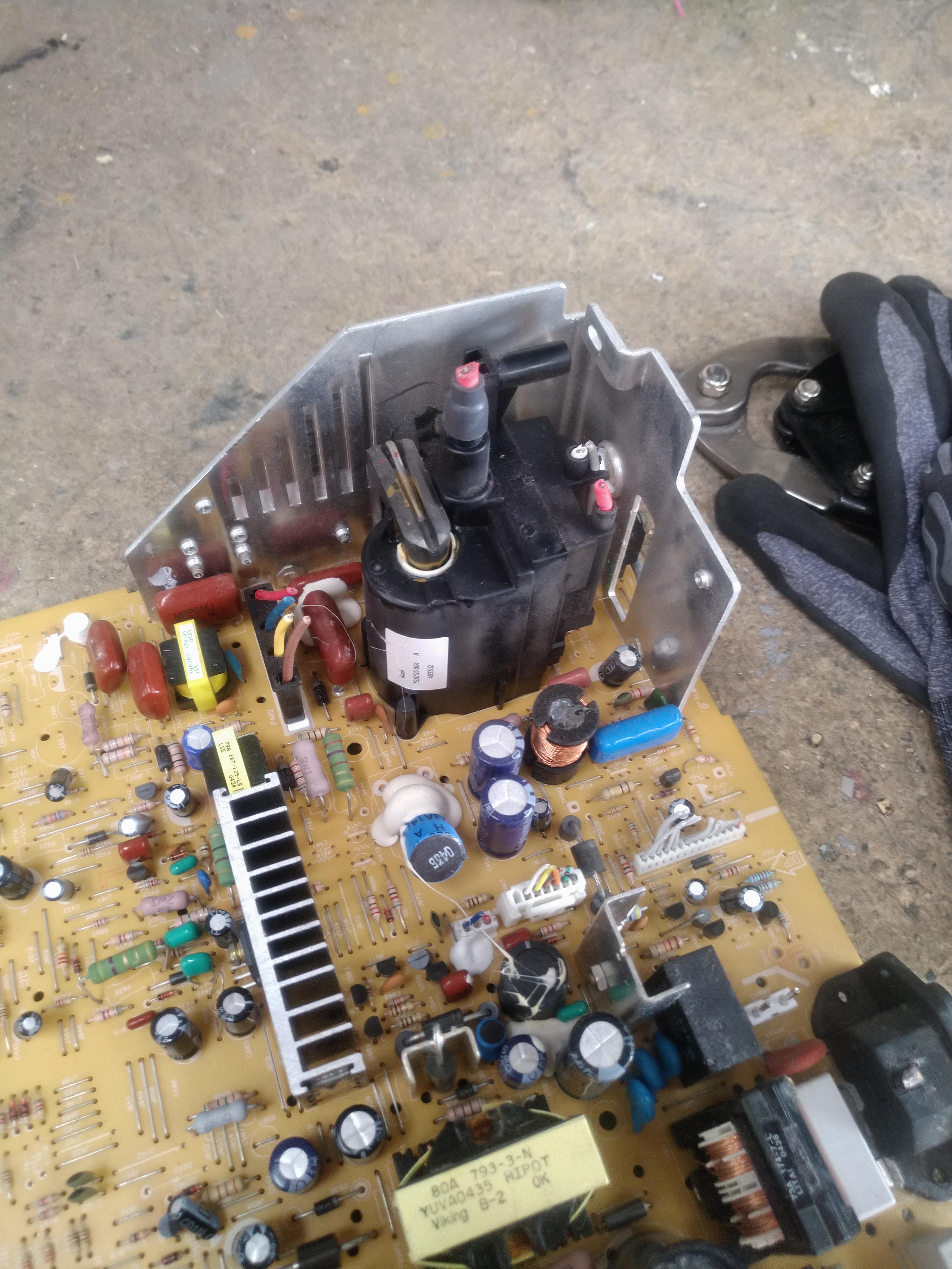 What's this black component on this circuit board from a old Cathode