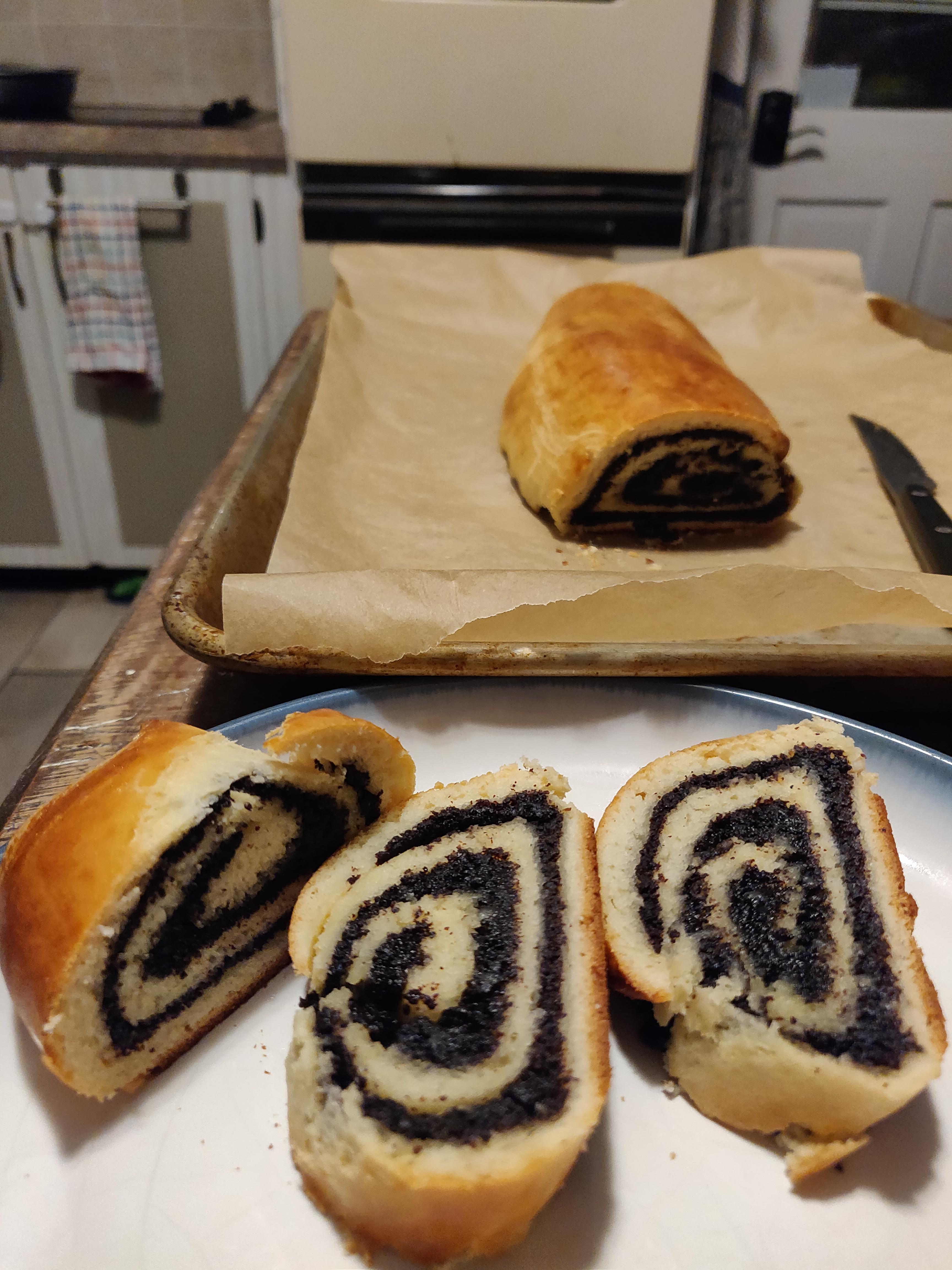 [Homemade] Husband and I made some poppyseed Kolache from his