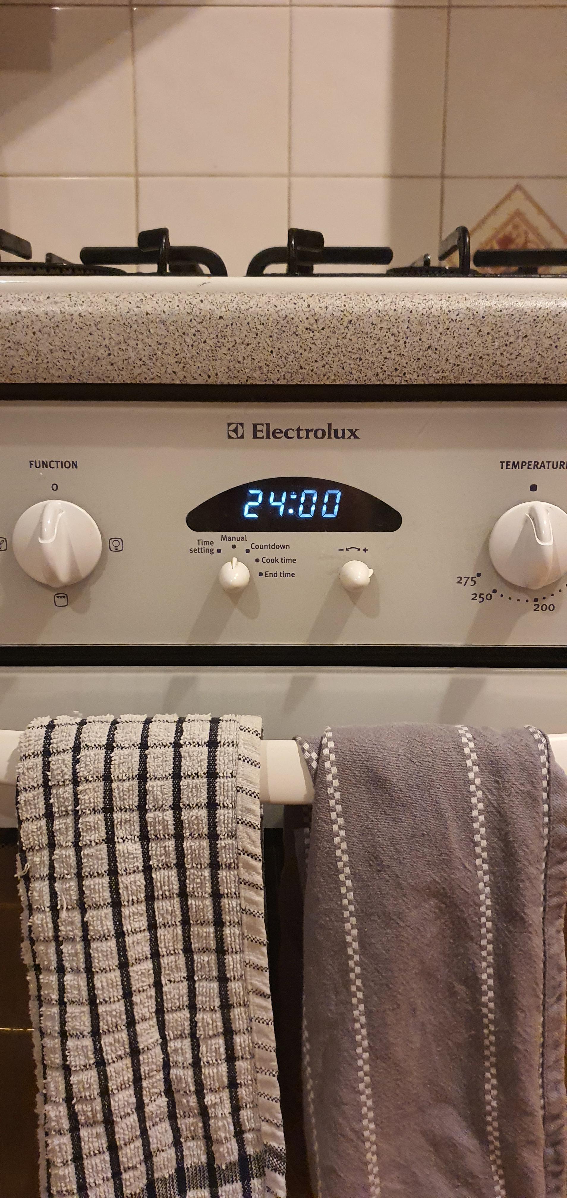 My ovens clock shows 2400 rather than 0000 r/mildlyinteresting