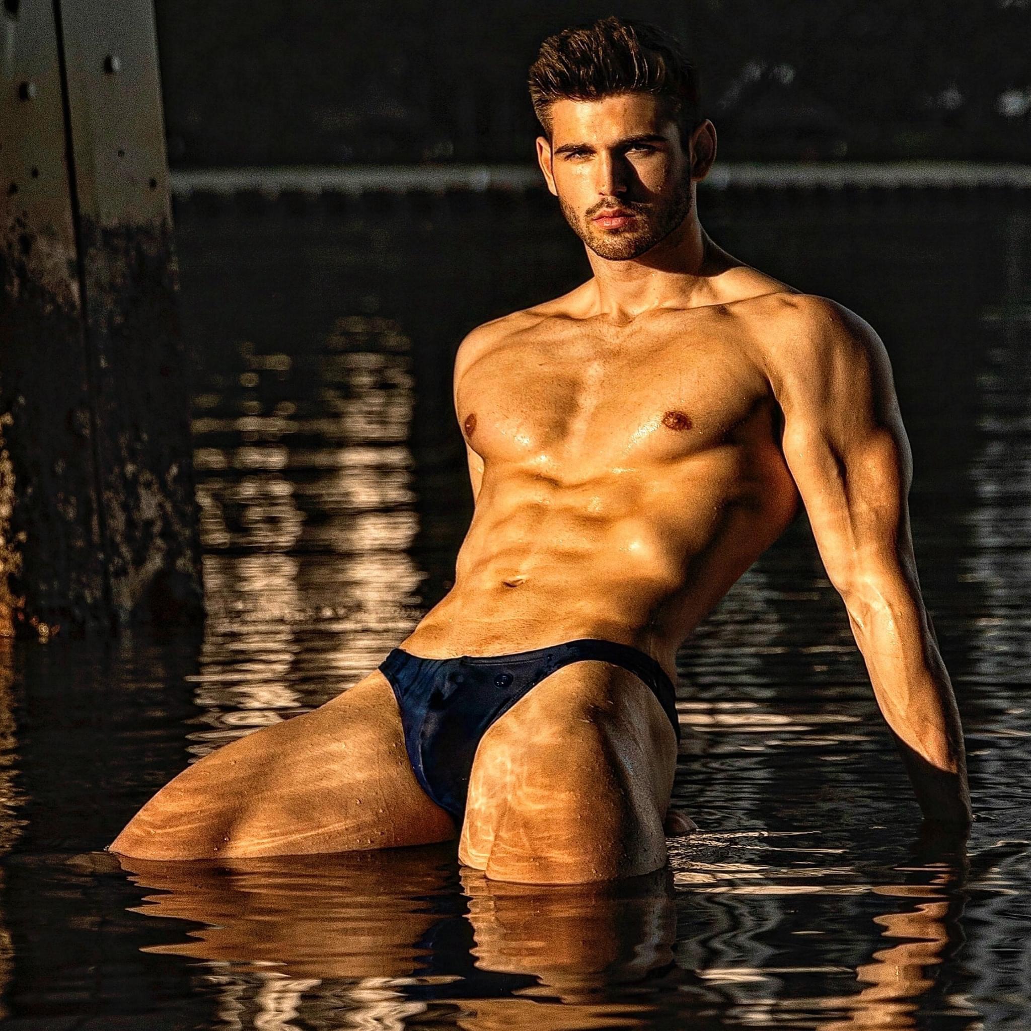 Bryce Chapman : FitHotCelebrities