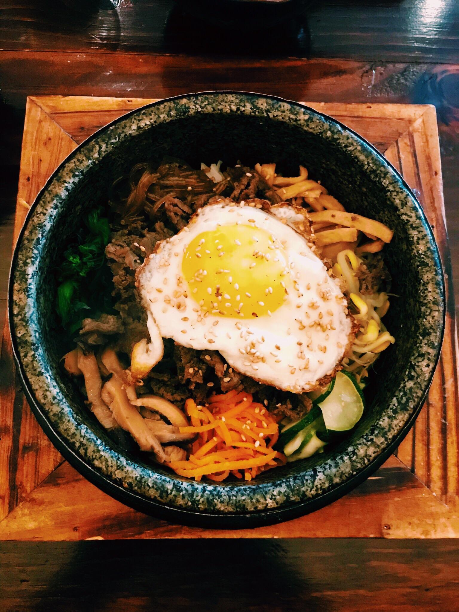 Hot plate topped with an egg r/PutAnEggOnIt